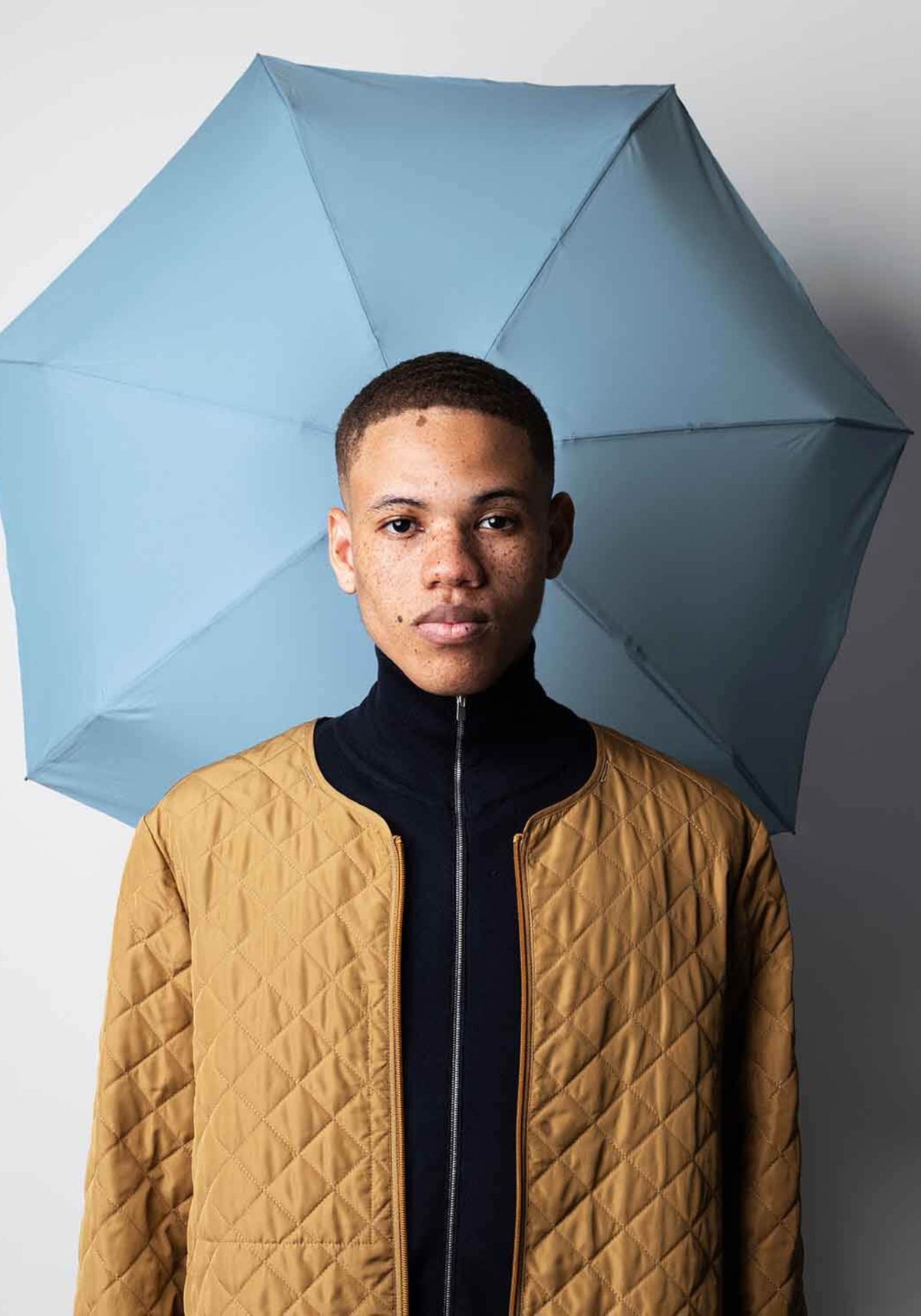 Le parapluie Victor bleu gris de chez Anatole