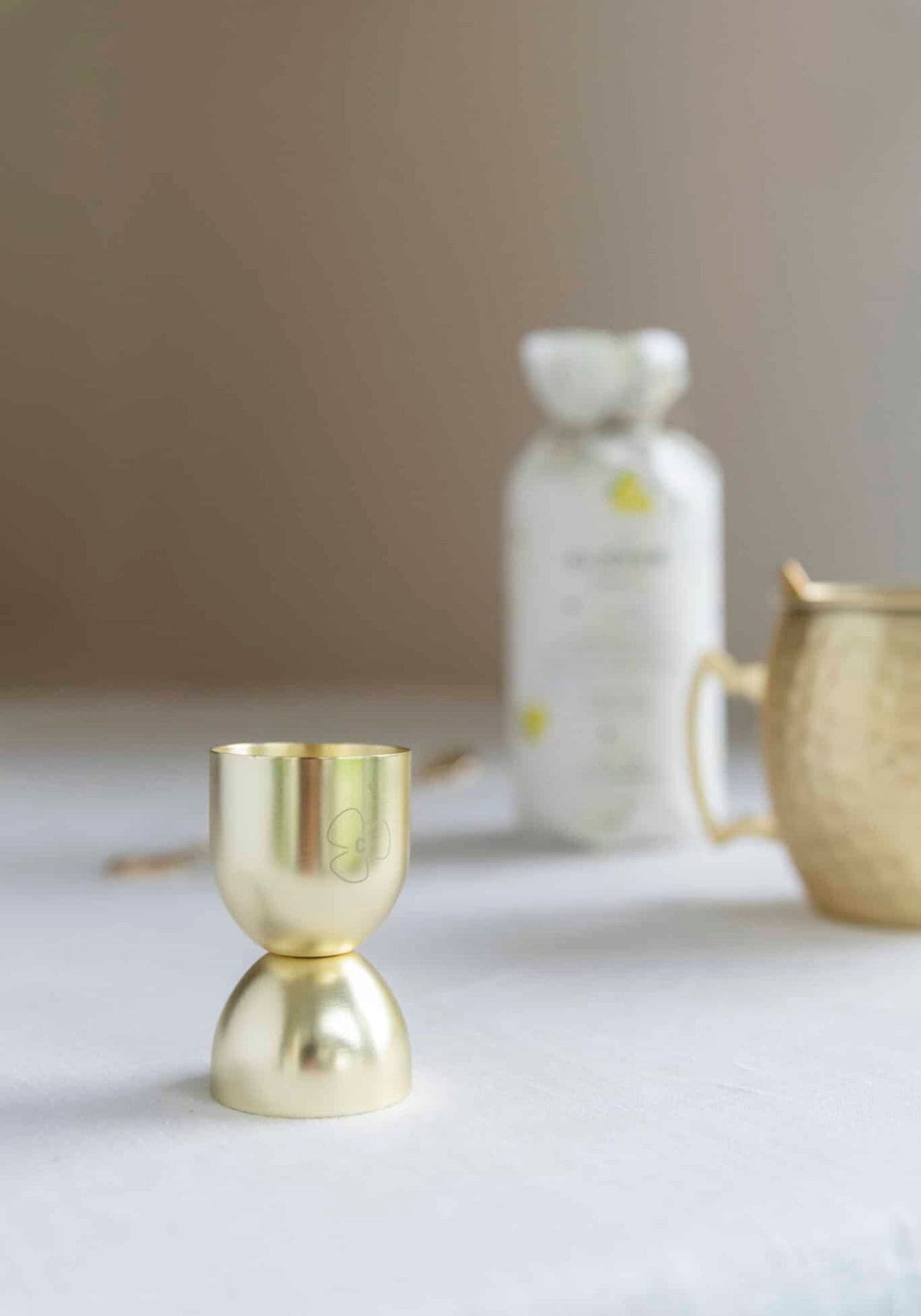verre-mesureur-jigger-cocktail-dore-clover-gin