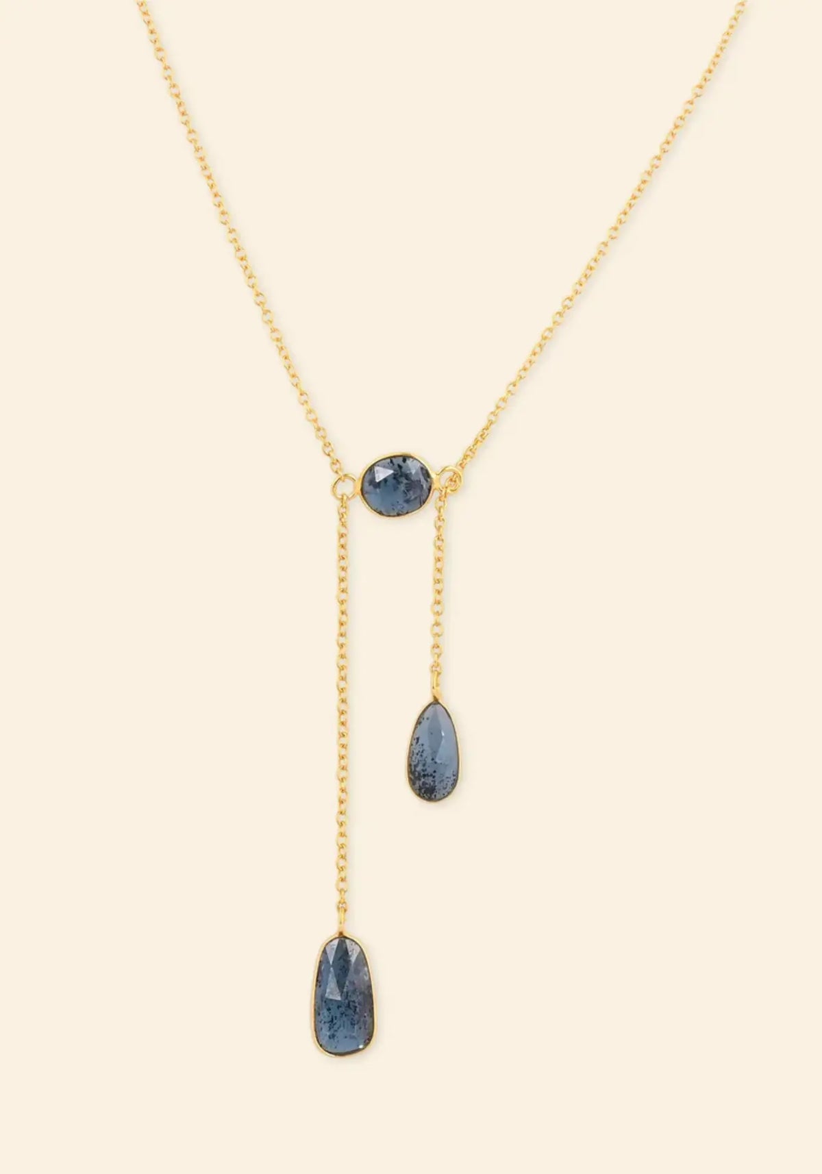 Le collier the third eye bleu kyanite mousse de chez Ekadori