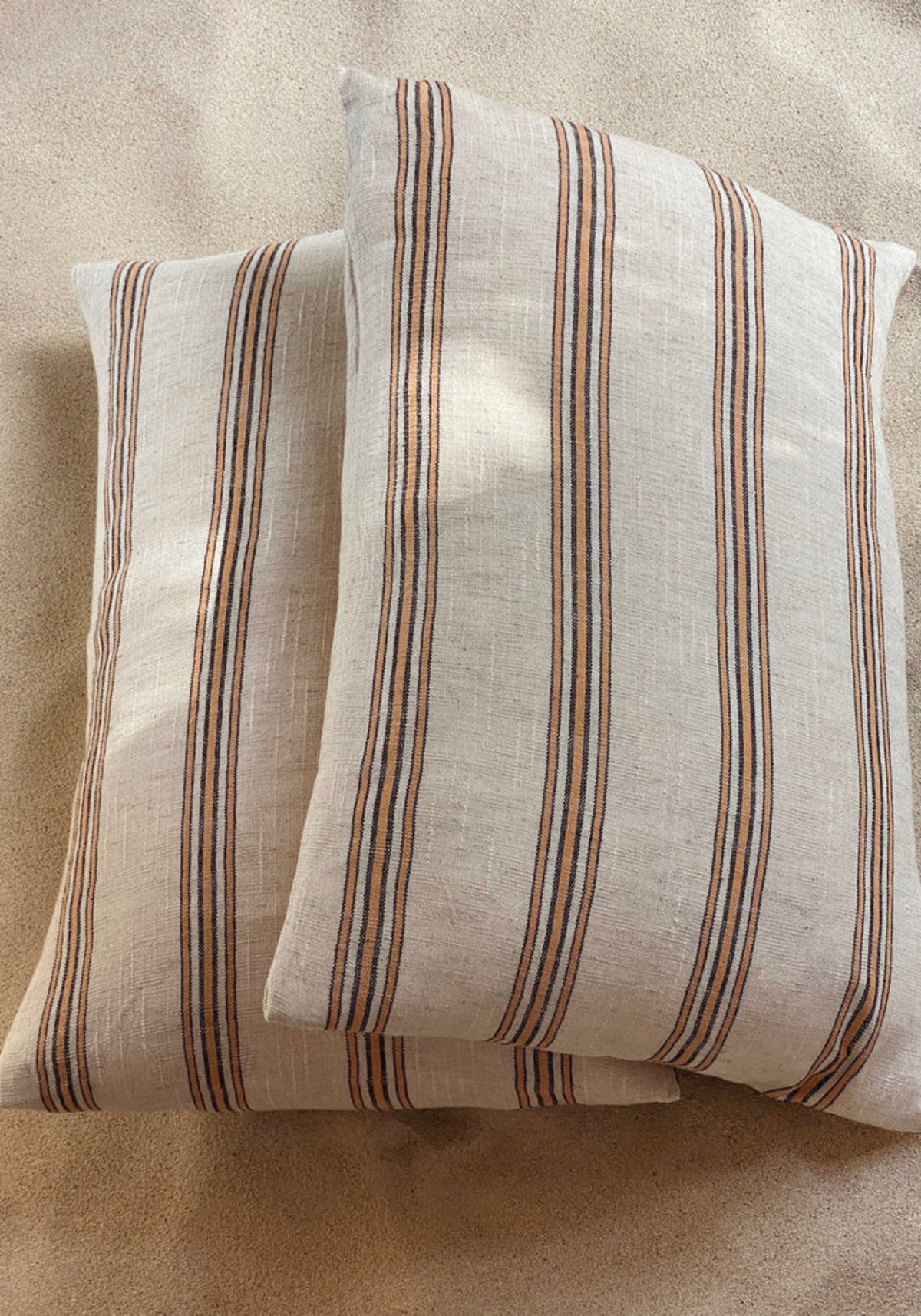 La cushion cover - housse de coussin apricot de chez Mizar & Alcor