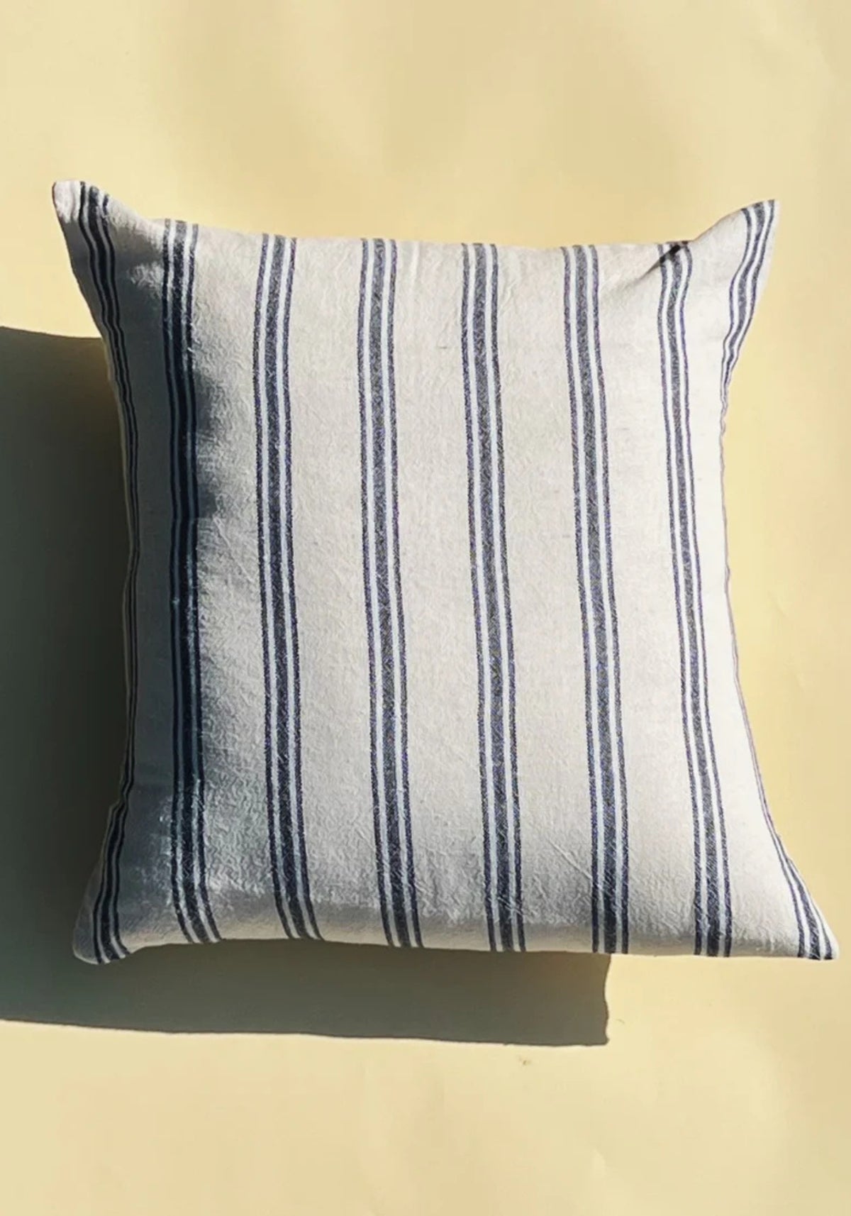 La cushion cover - housse de coussin saphirre de chez Mizar & Alcor
