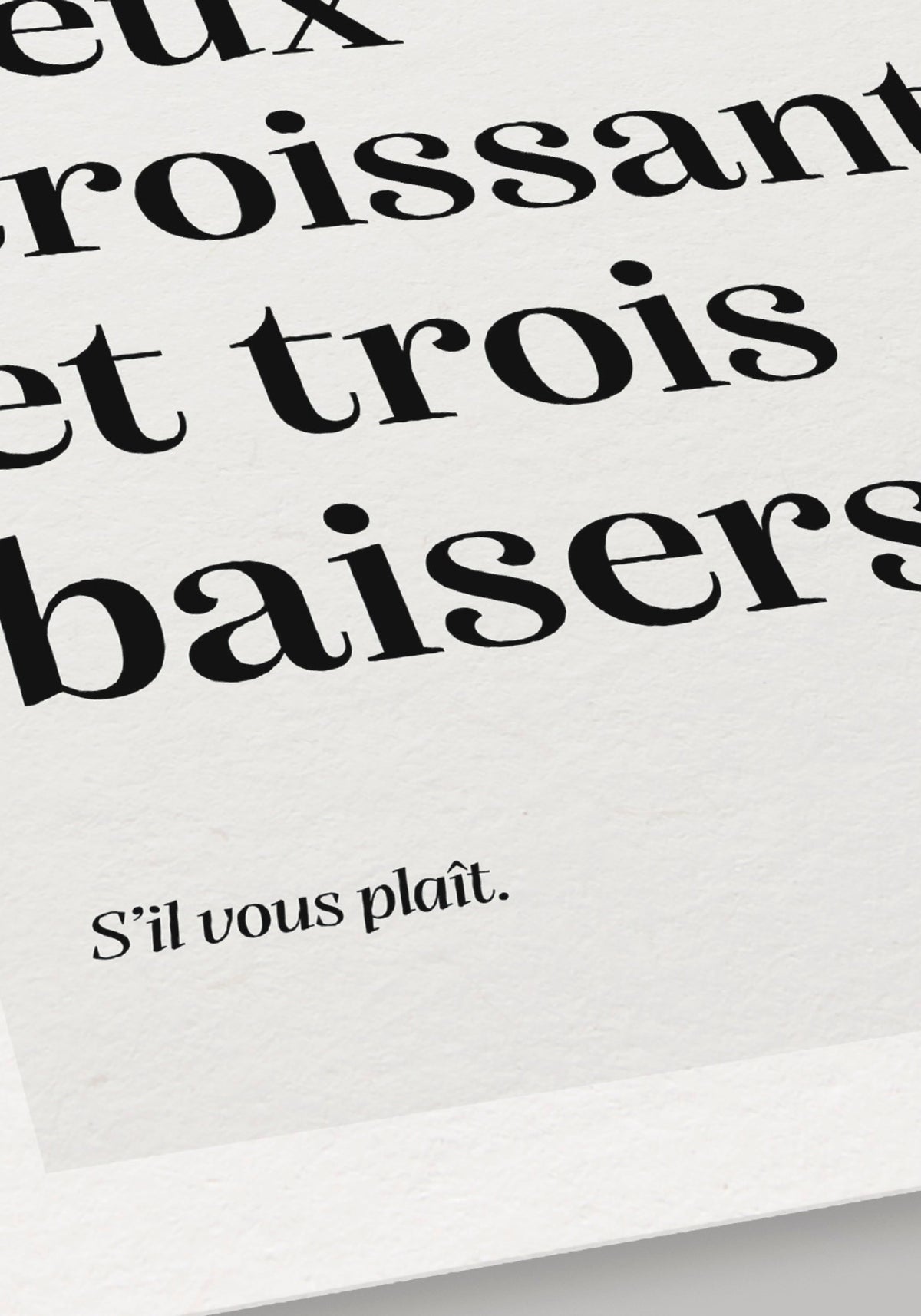 Zoom sur la typographie de l'affiche "Un café, deux croissants et trois baisers" de chez Studio Topo
