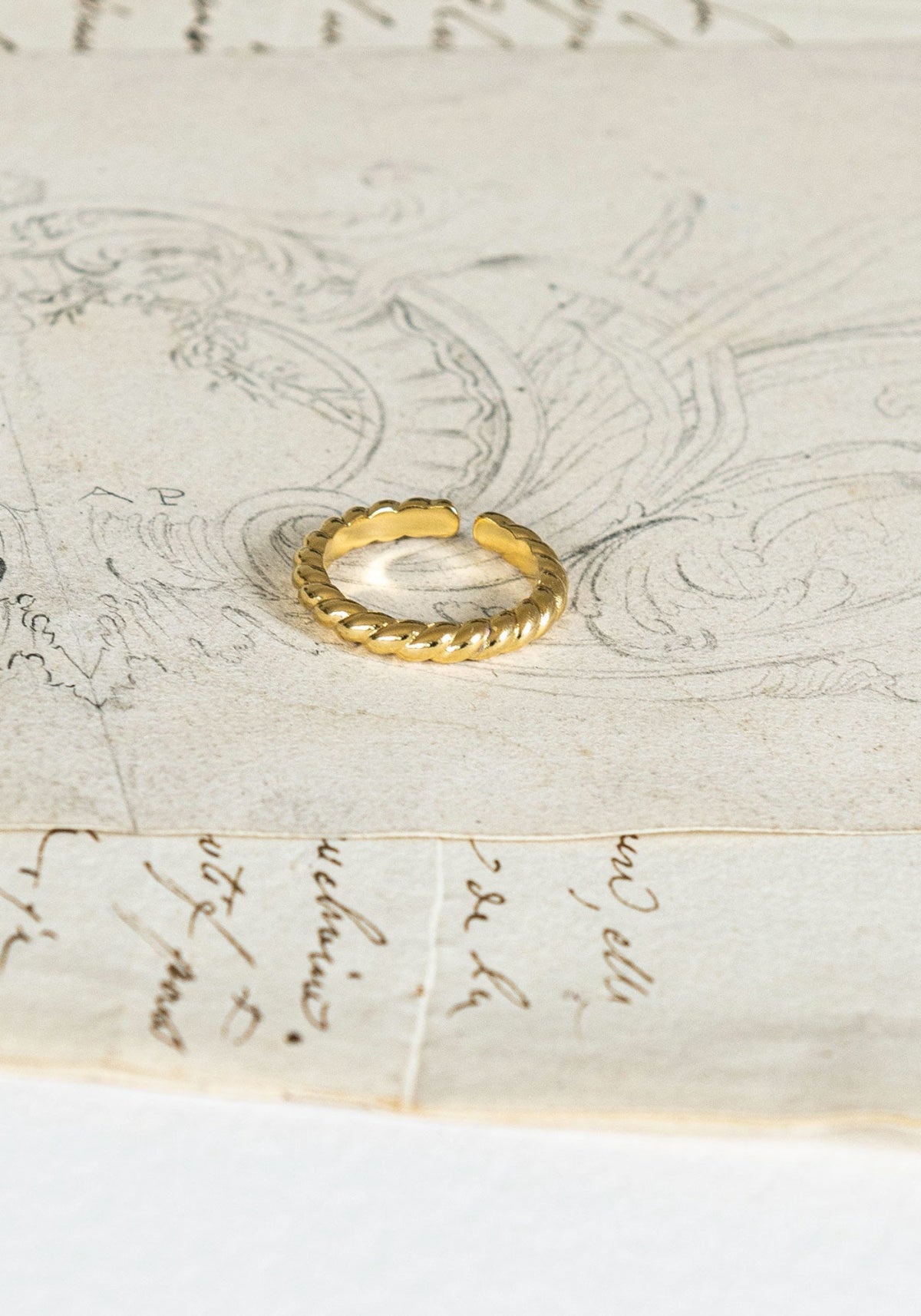 Zoom sur la bague Flavie pour femme de chez Bacci Paris