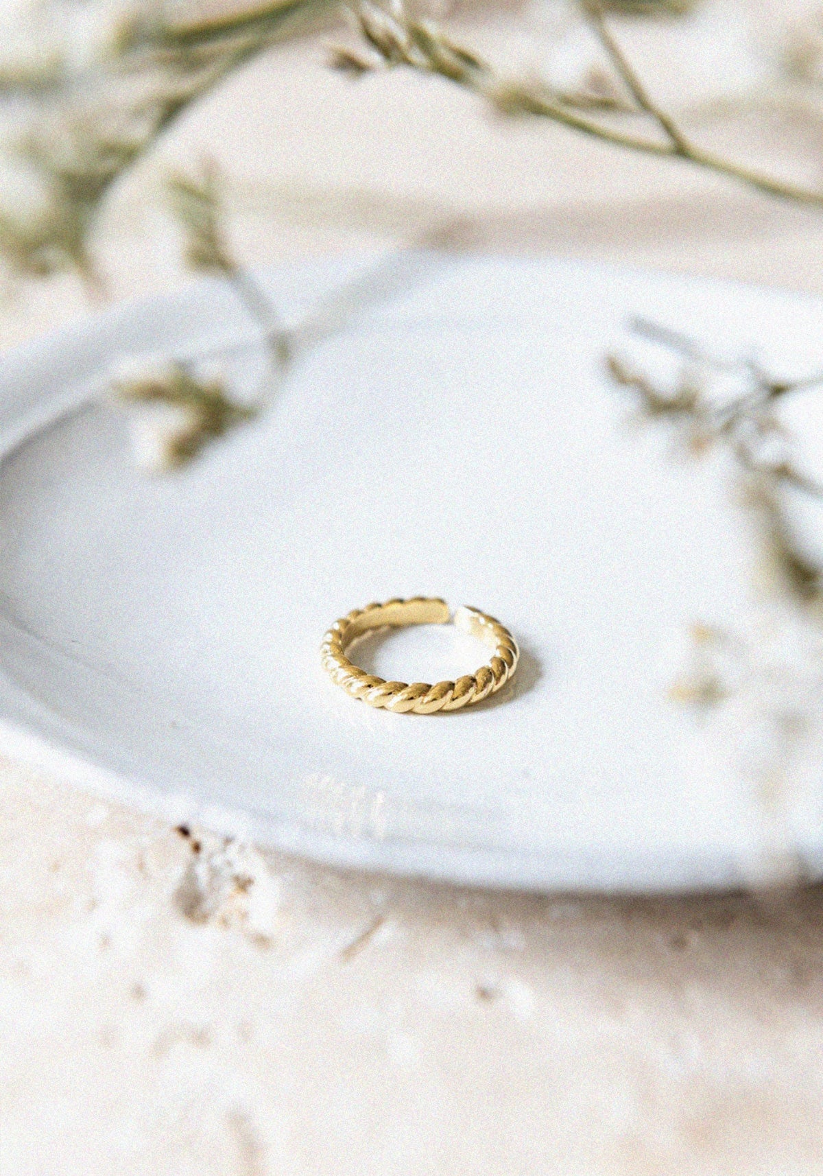 Zoom sur la bague Flavie pour femme de chez Bacci Paris 