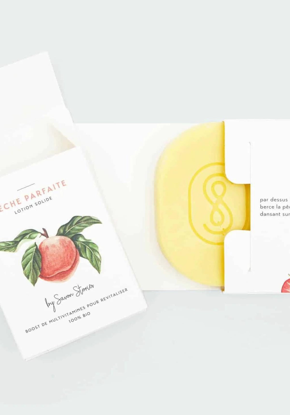 Le baume concentré lotion solide pêche parfaite et sa boîte de chez Savon Stories