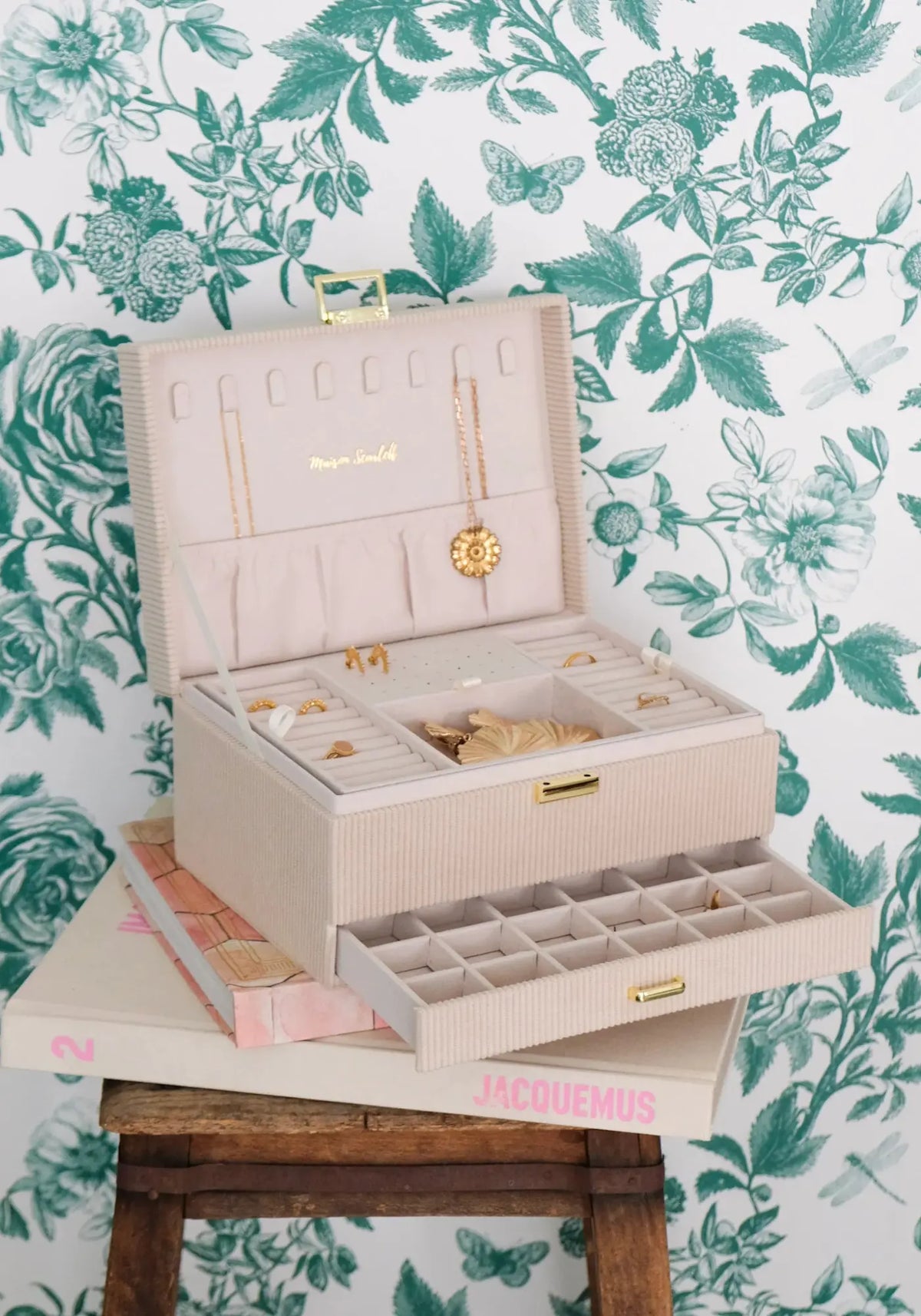 La boite à bijoux Denise velours côtelé beige de chez Maison Scarlett