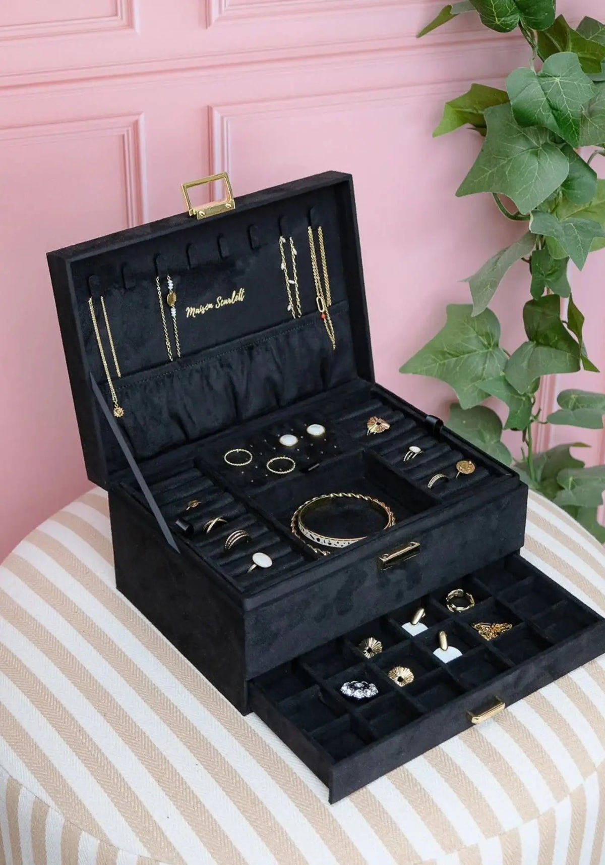 La boîte à bijoux Denise velours noir de chez Maison Scarlett