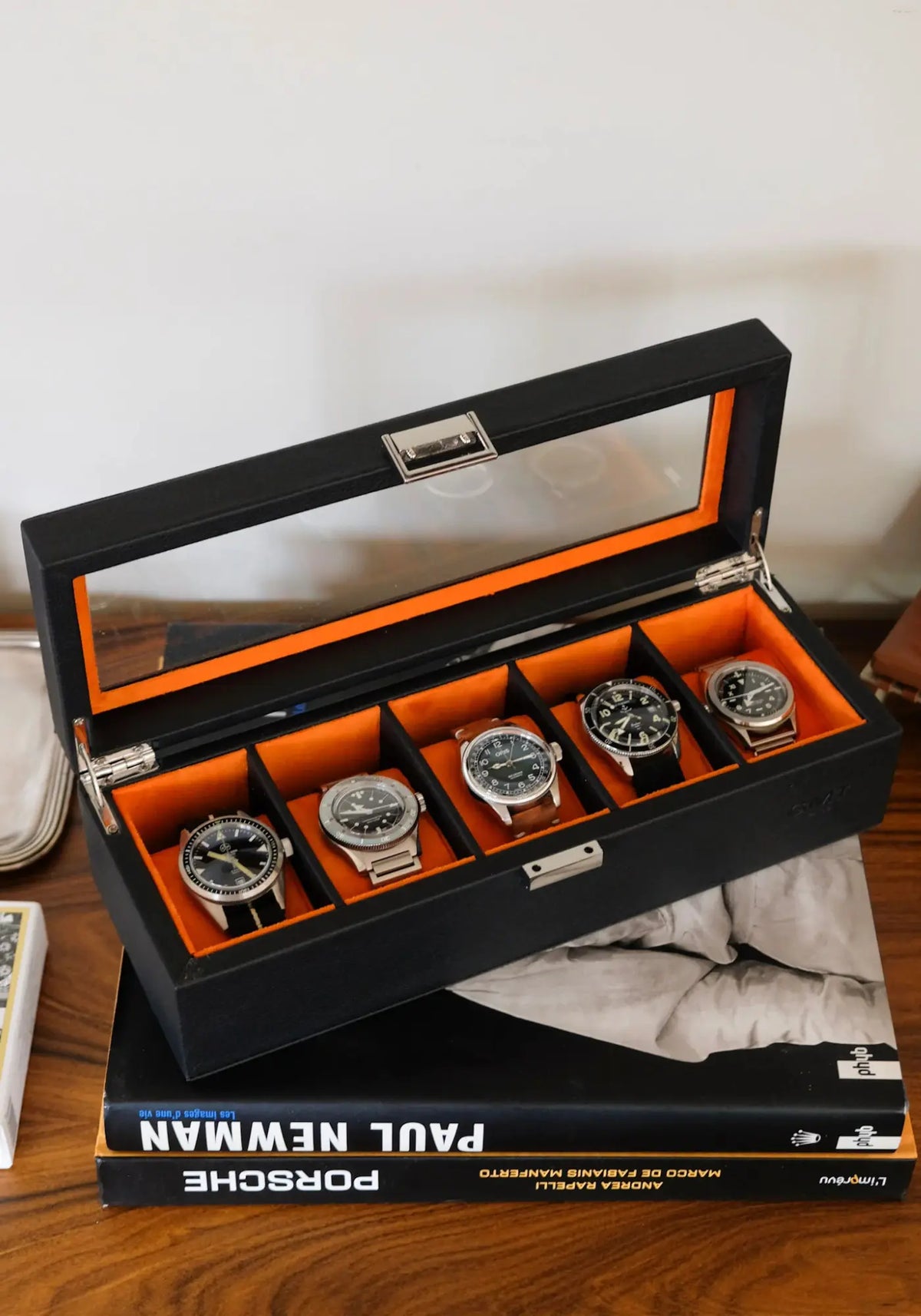 La boite à montres Jean 5 emplacements PU noir velours orange de chez Maison Scarlett