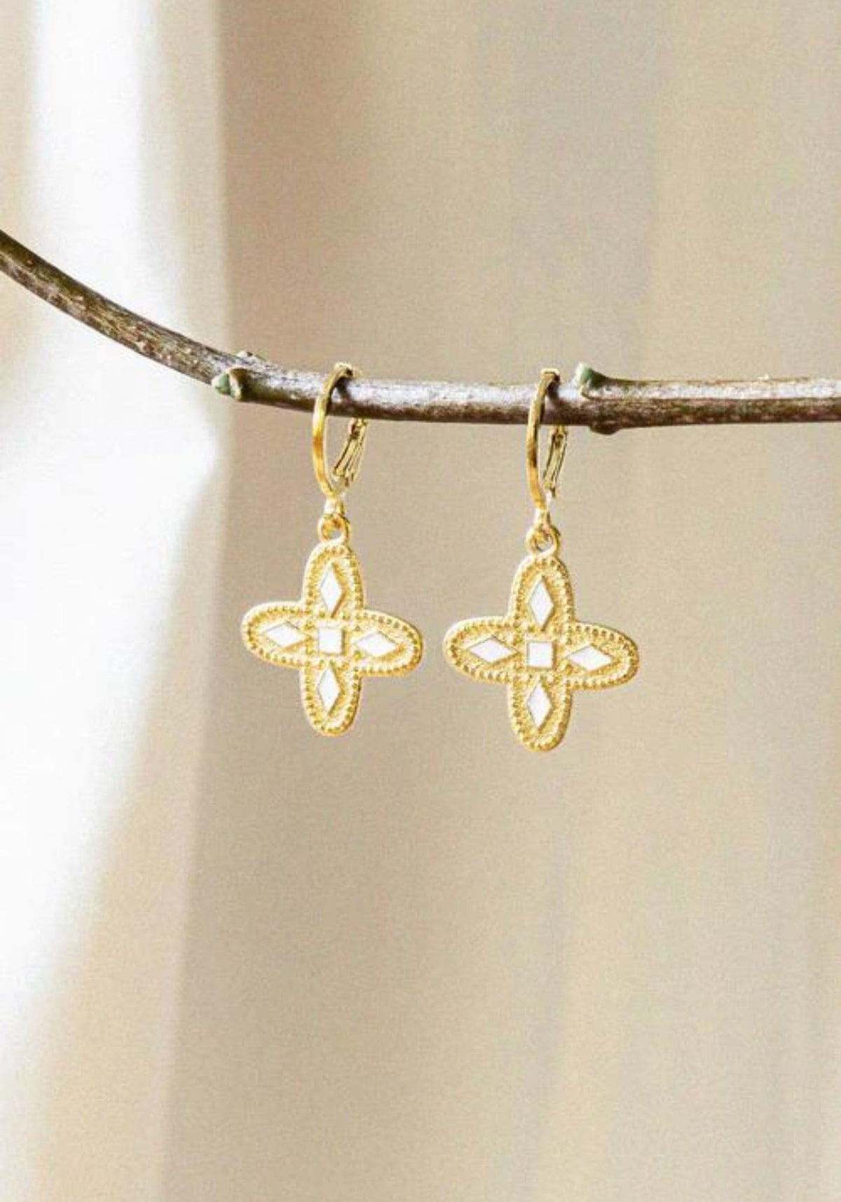 Boucles d'oreilles Adriana écru de chez Bacci Paris