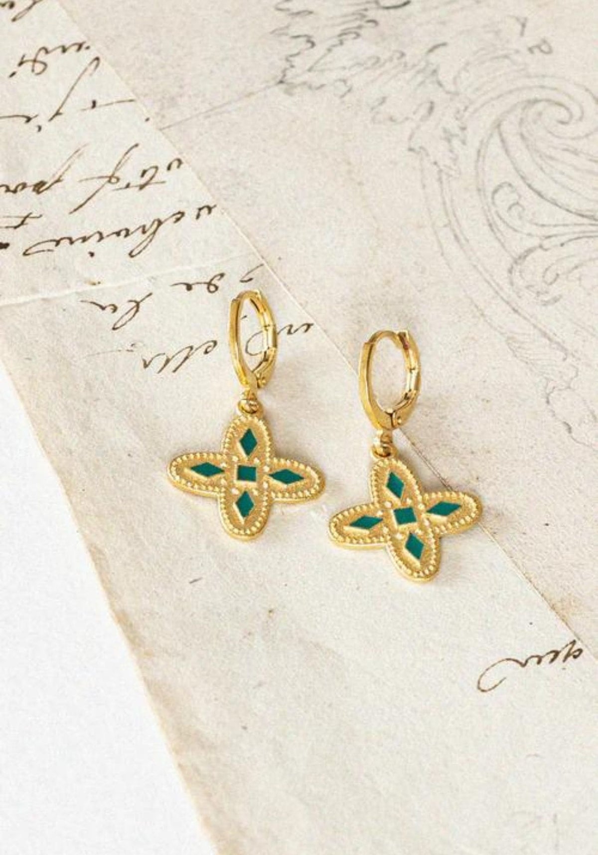 Boucles d'oreilles Adriana vert émeraude de chez Bacci Paris