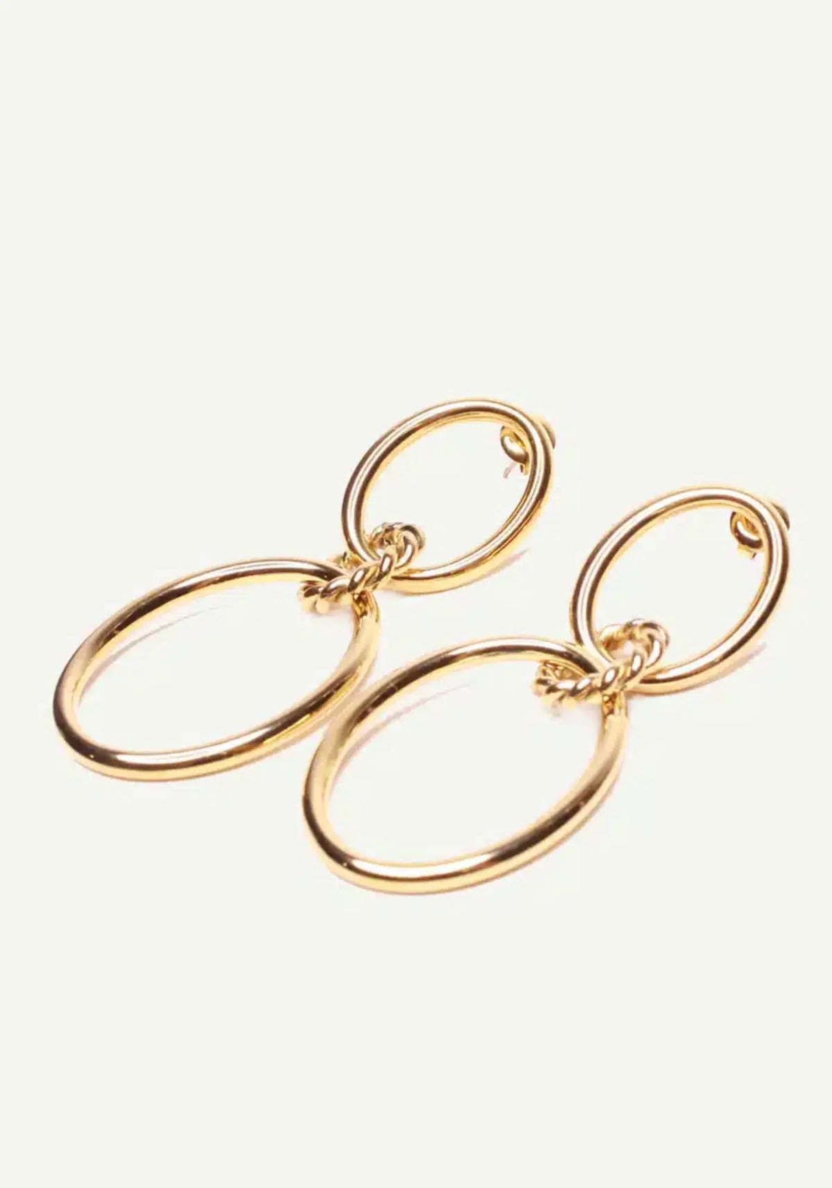 Les boucles d'oreilles Alba de chez Caprice Paris 