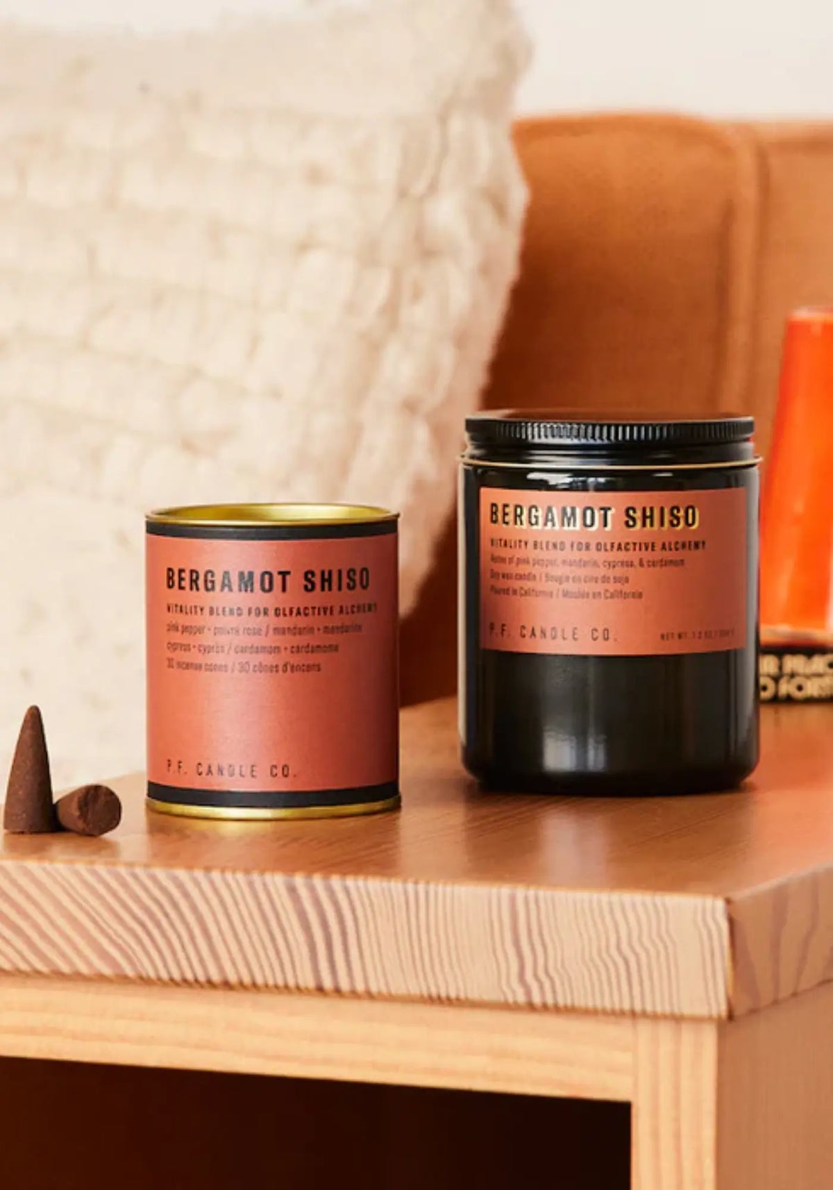 La bougie standard alchemy bergamot shiso de chez PF CANDLE