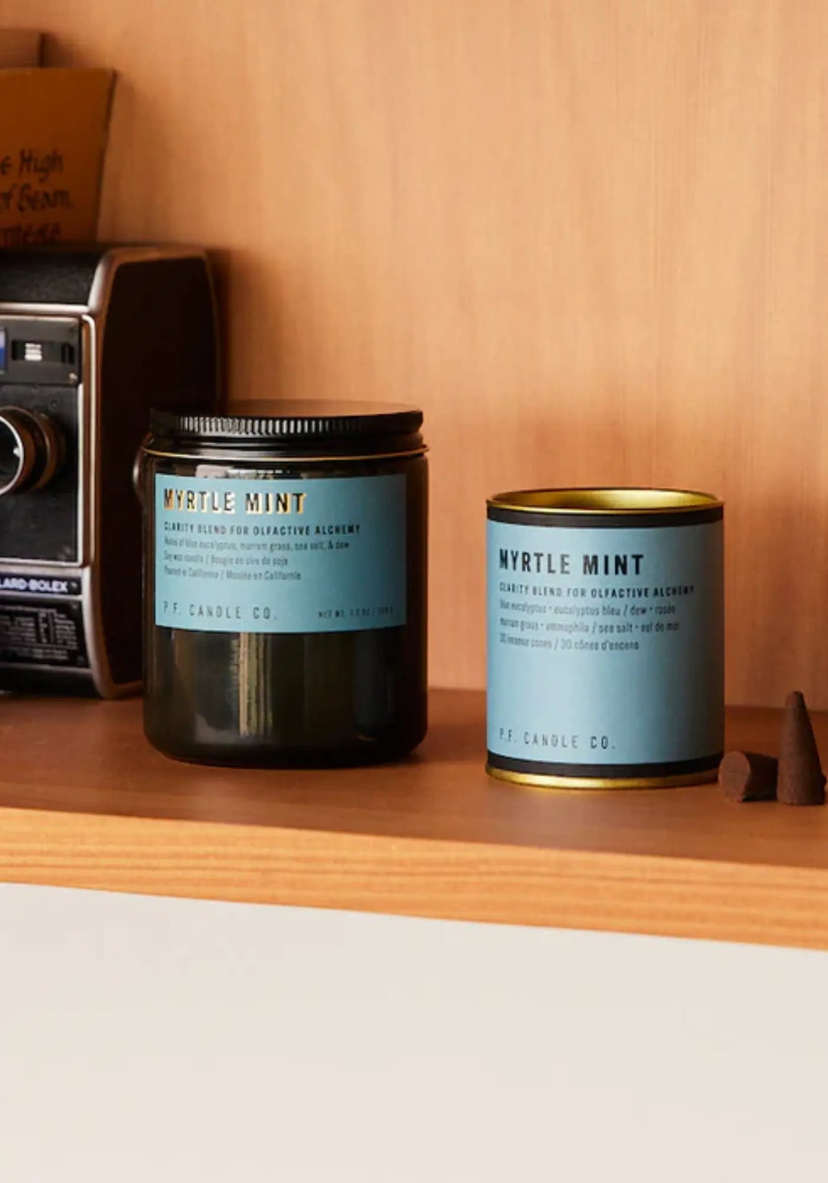 La bougie standard alchemy myrtle mint de chez PF CANDLE