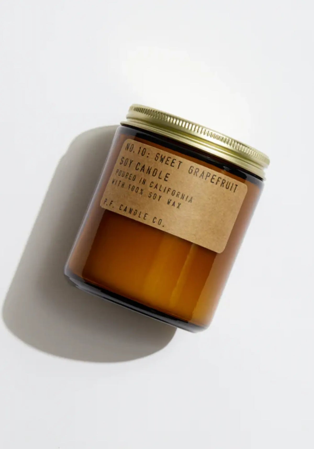 La bougie standard sweet grapefruit de chez PFCANDLE