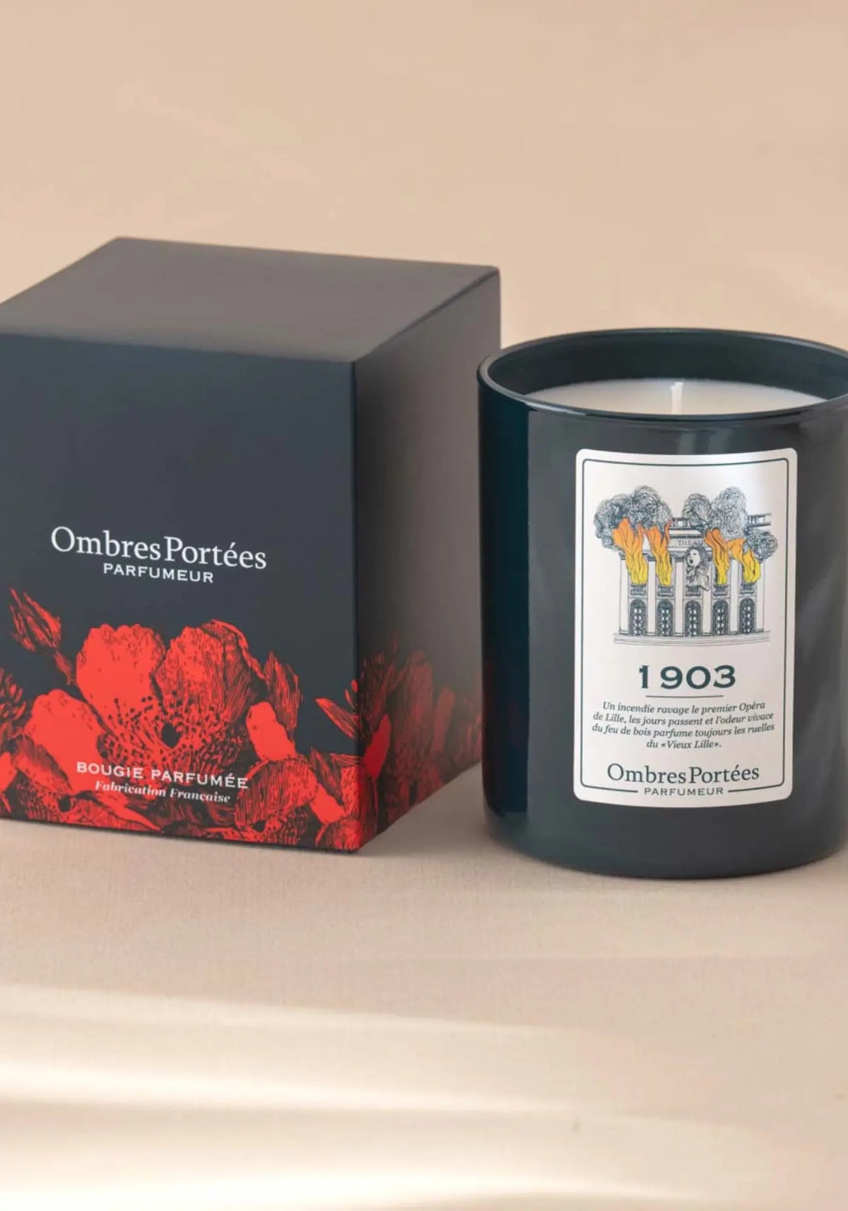Le packaging de la bougie parfumée Lilloise 1903 de chez Ombres Portées