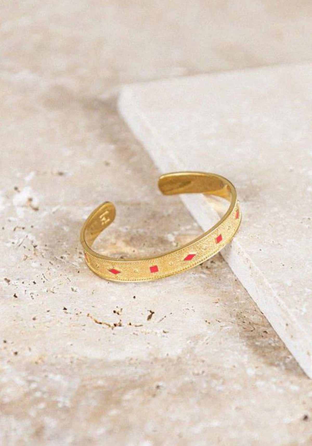 Bracelet Adriana détails rouge de chez Bacci Paris