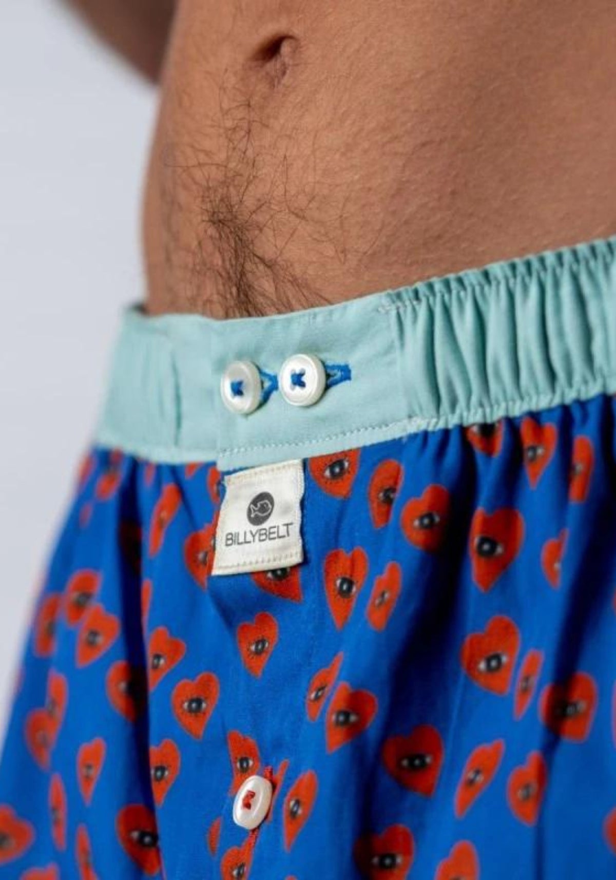 Zoom sur la ceinture élastique et l'étiquette Billybelt du caleçon coton bio Pink Lady pour homme