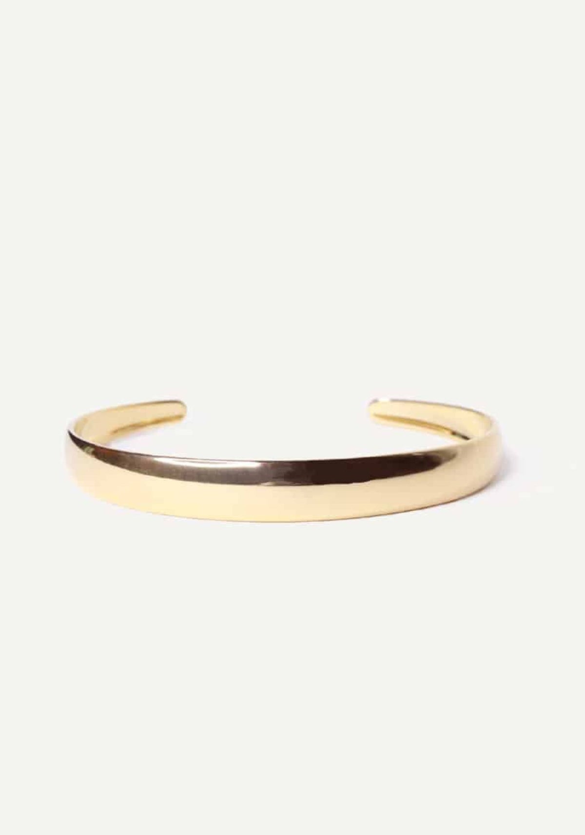 Bracelet jonc Isabella sur fond blanc de chez Caprice Paris