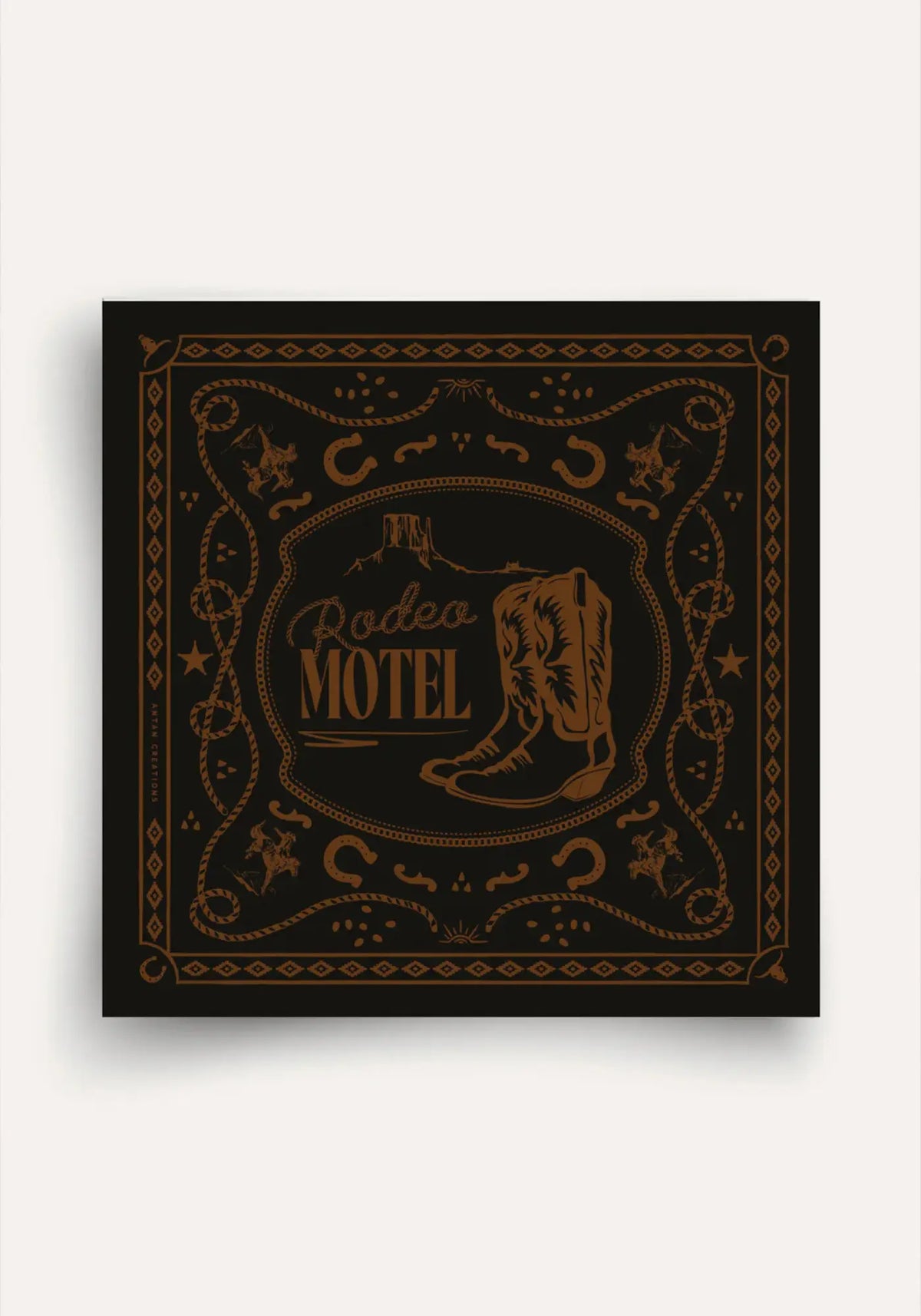 Le carré de laine rodéo motel black de chez Antan Créations