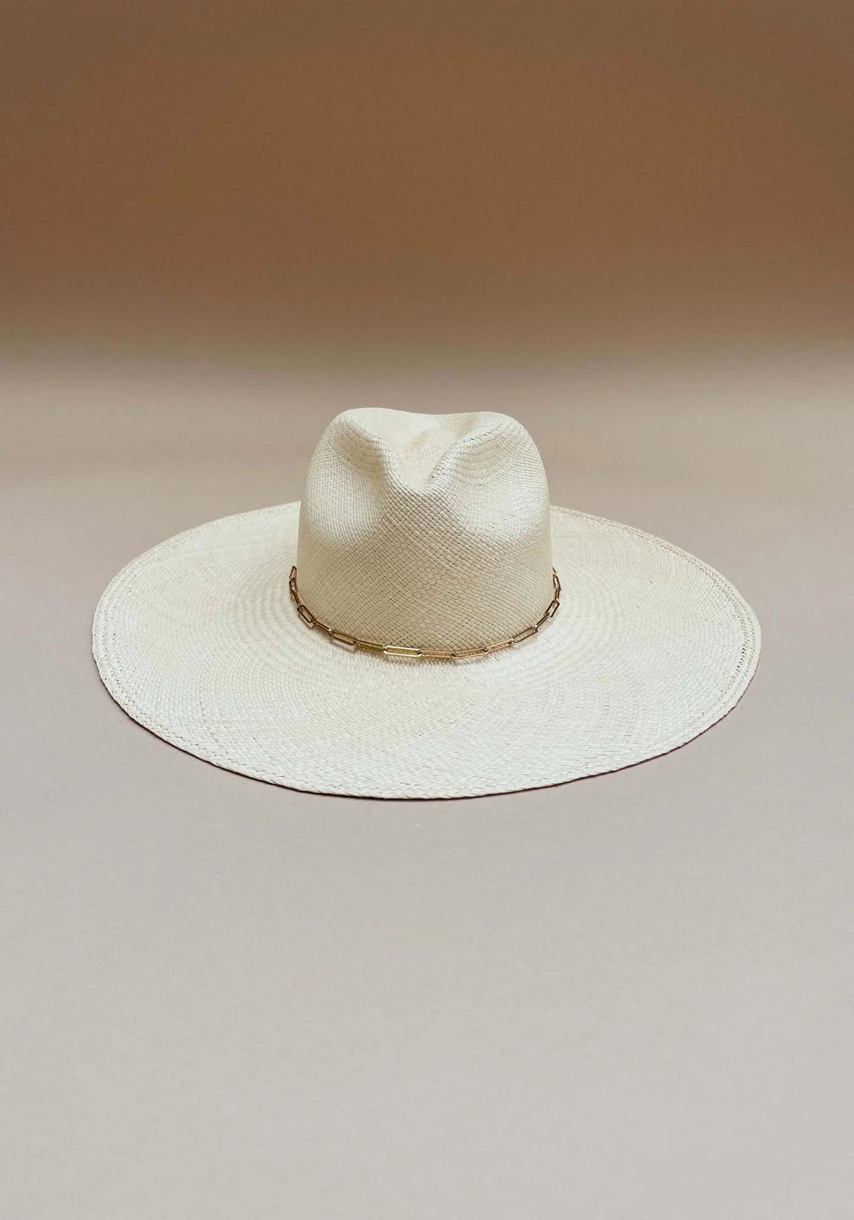 Le chapeau de paille avec chaîne dorée Alma natural pour femme de chez Van Palma