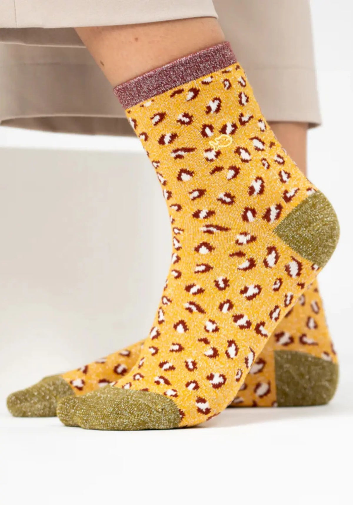Les chaussettes à motif léopard jaune de chez Billy Belt