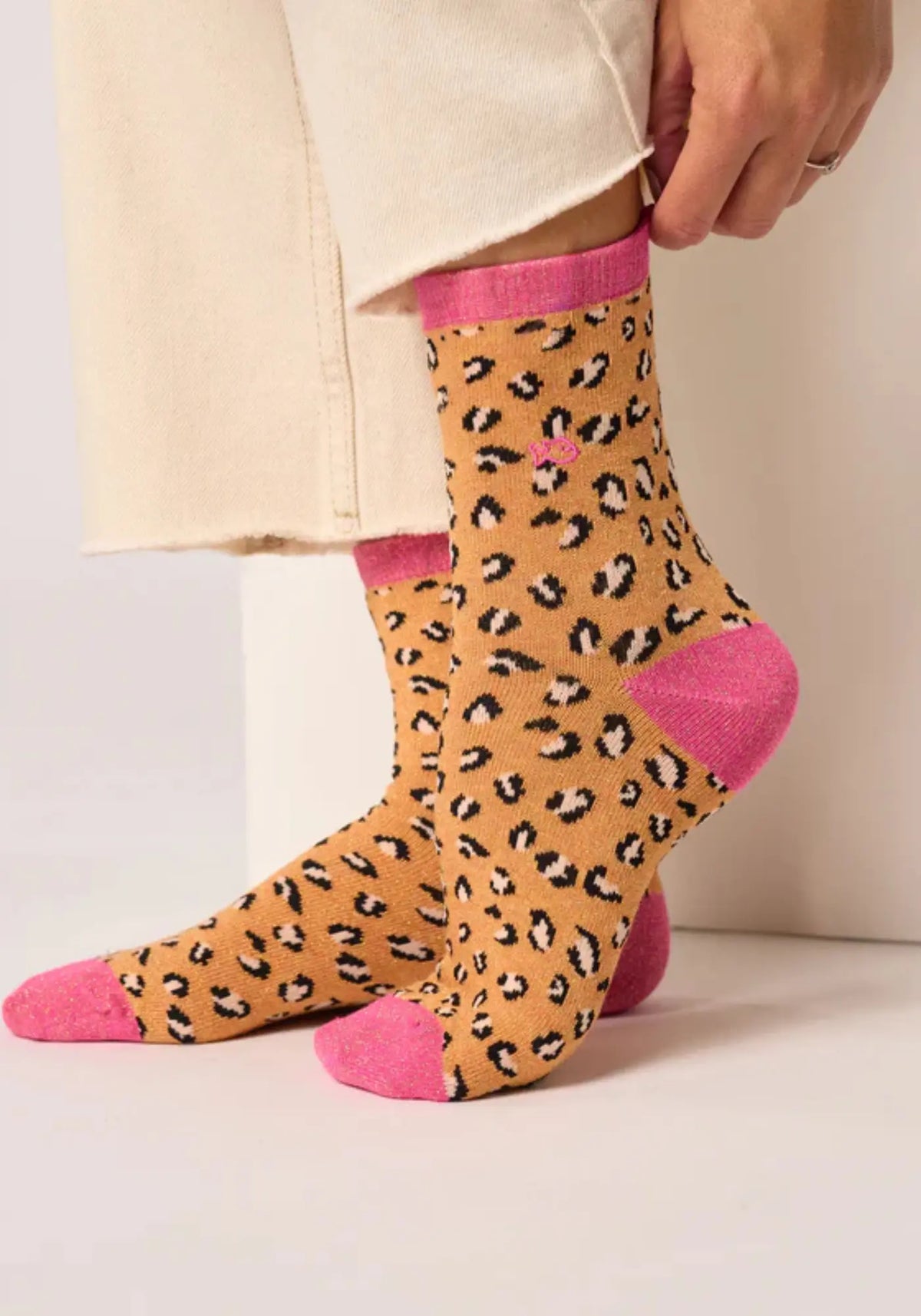 Les chaussettes à motif léopard orange et rose de chez Billybelt