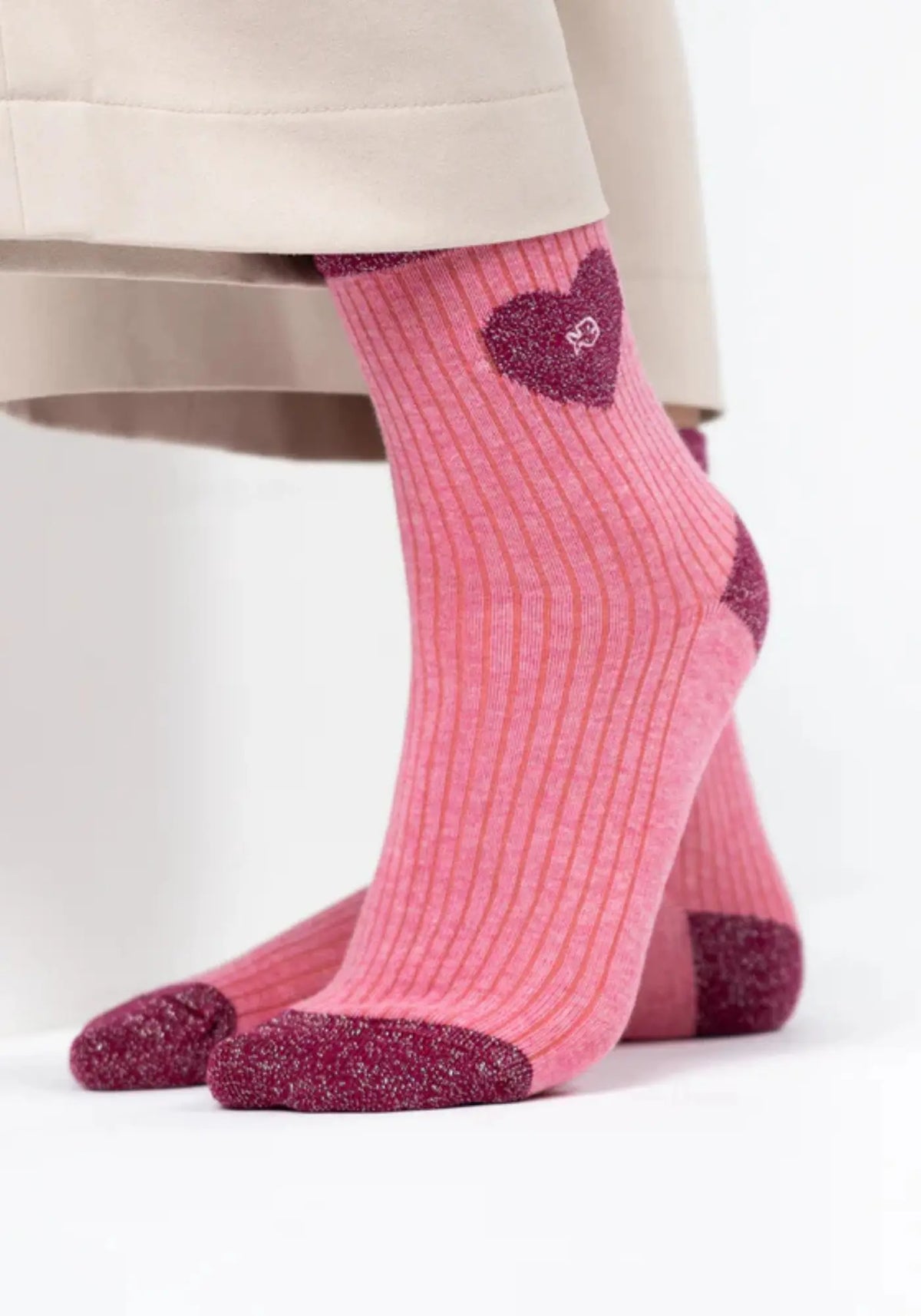 Les chaussettes en coton peigné coeur rose clair et rose de chez Billy Belt