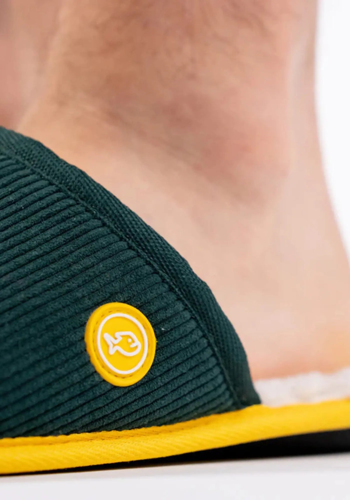 Zoom sur les chaussons velours vert de chez Billybelt