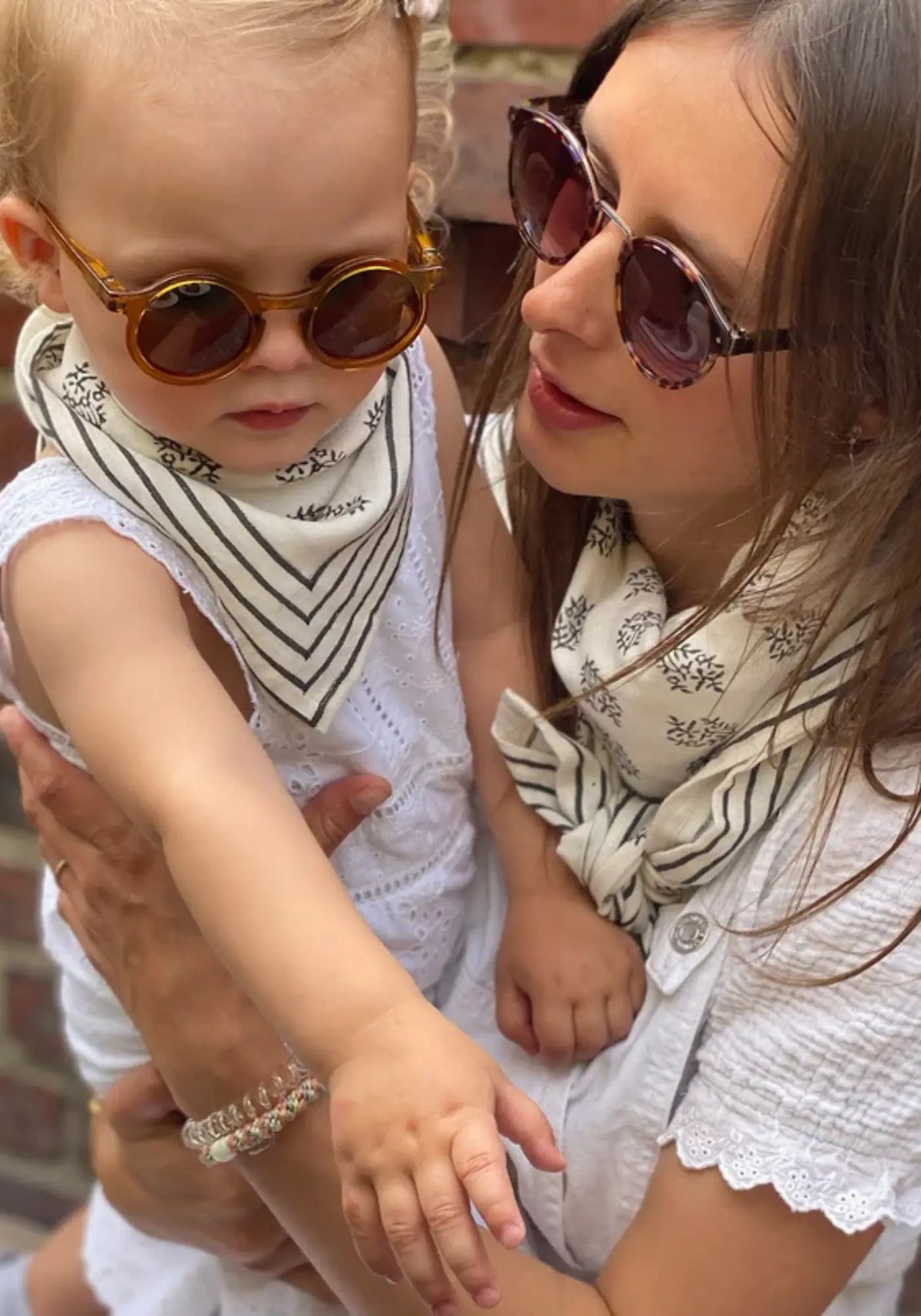 Le foulard delhi kids 50cm latte de chez So Family