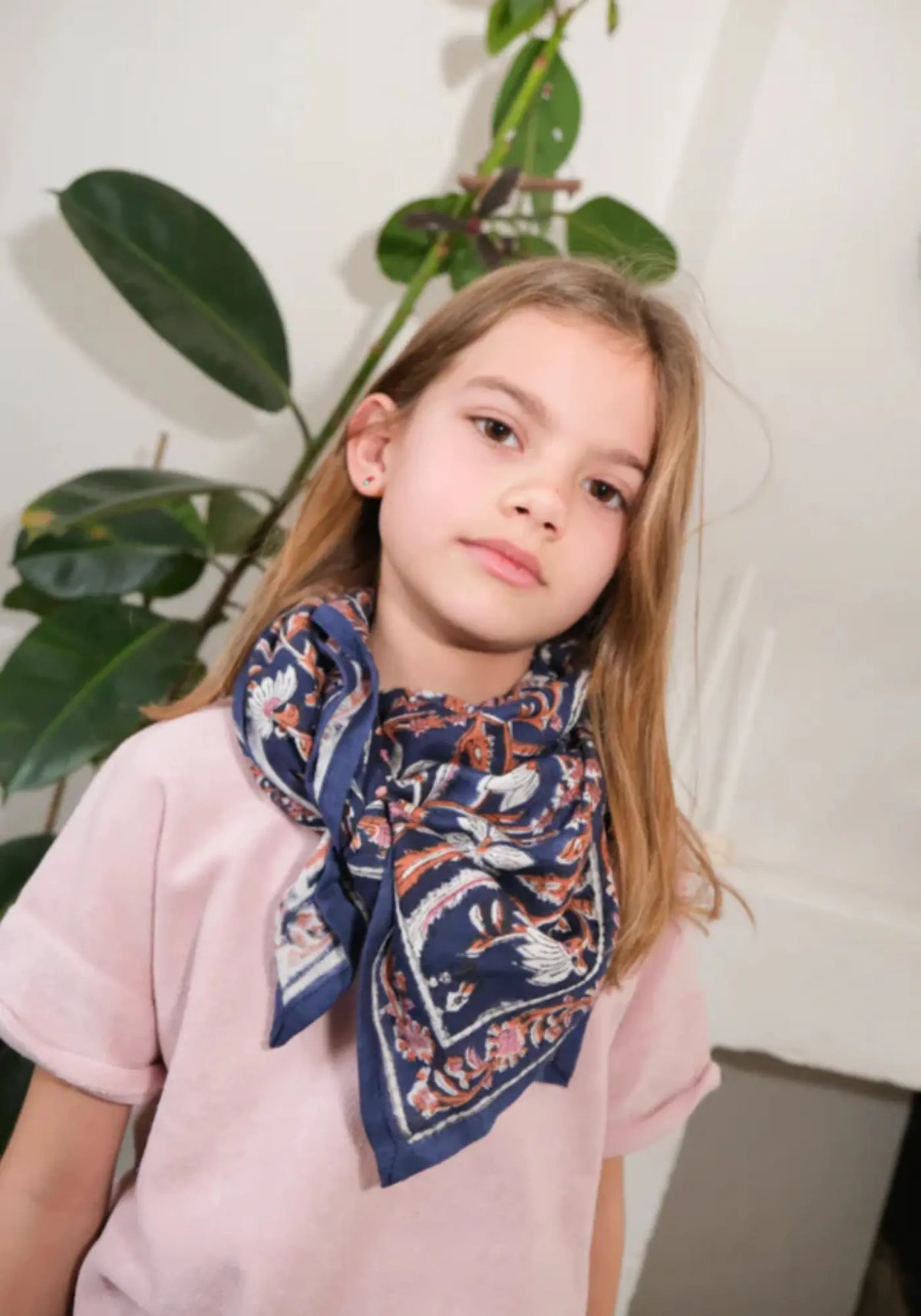 Le foulard delhi kids 50cm minuit de chez So Family
