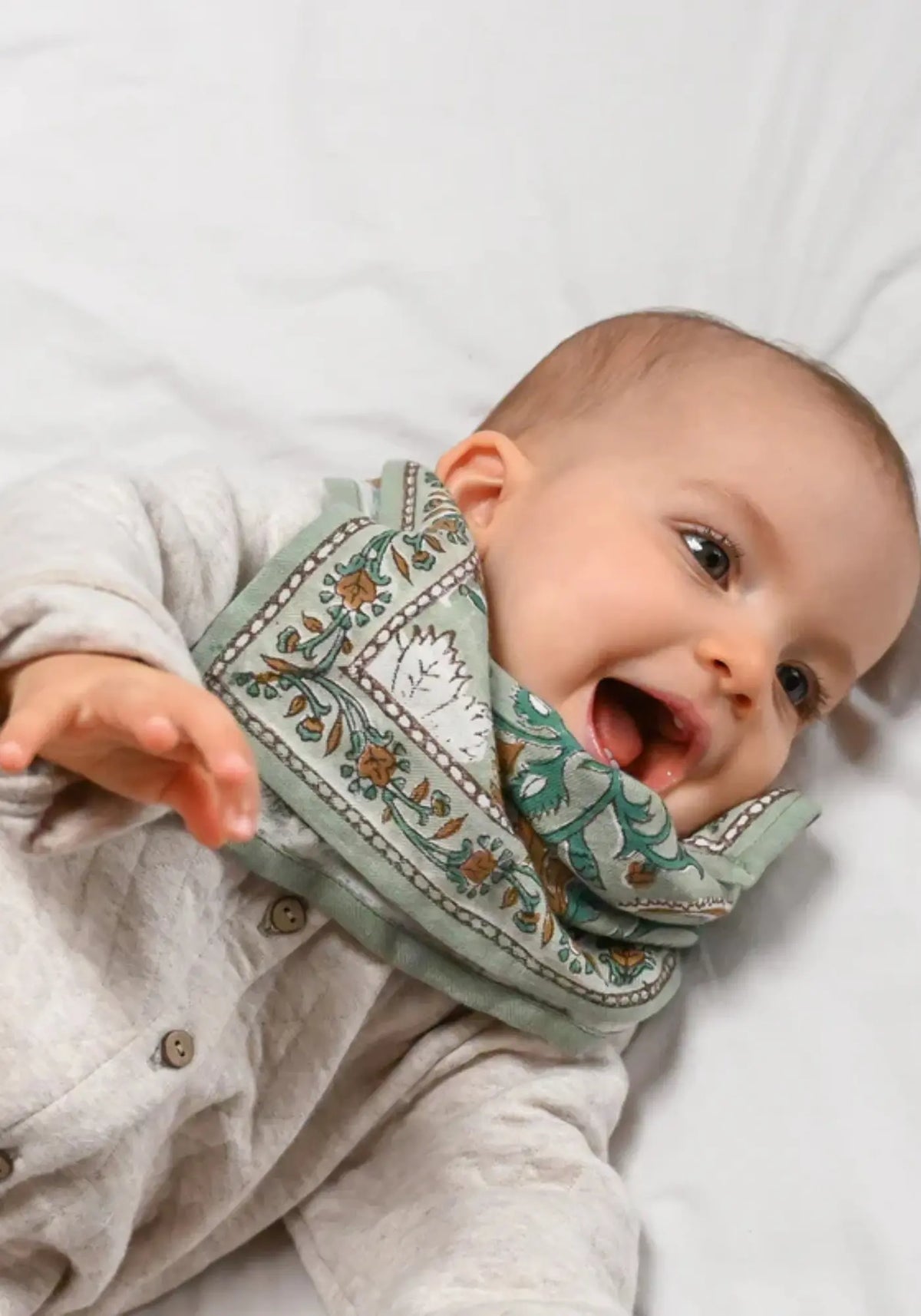 Le foulard delhi kids 50cm tilleul de chez So Family