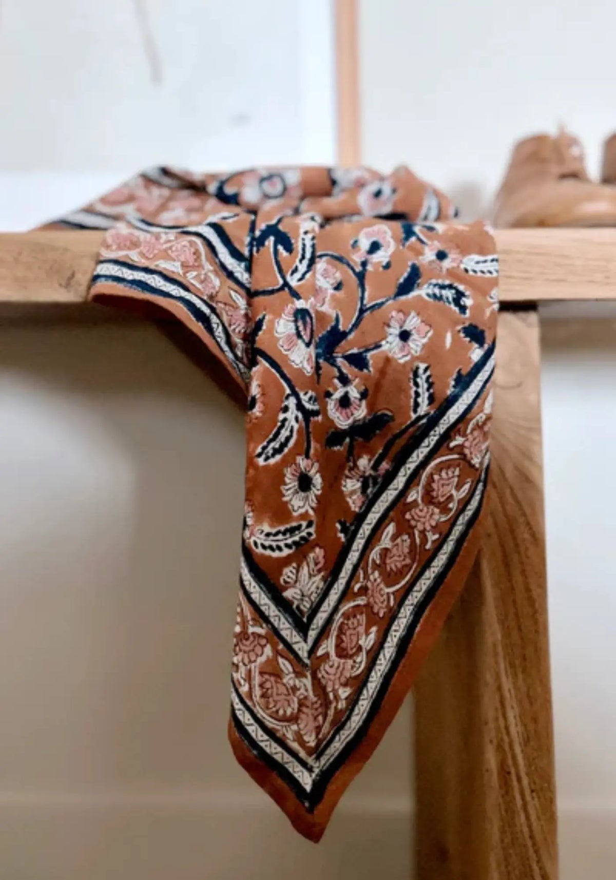 Le foulard delhi mum 100cm abricot de chez So Family