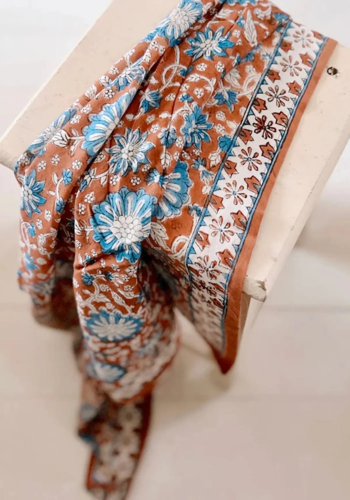Le foulard delhi mum 100cm cannelle de chez So Family