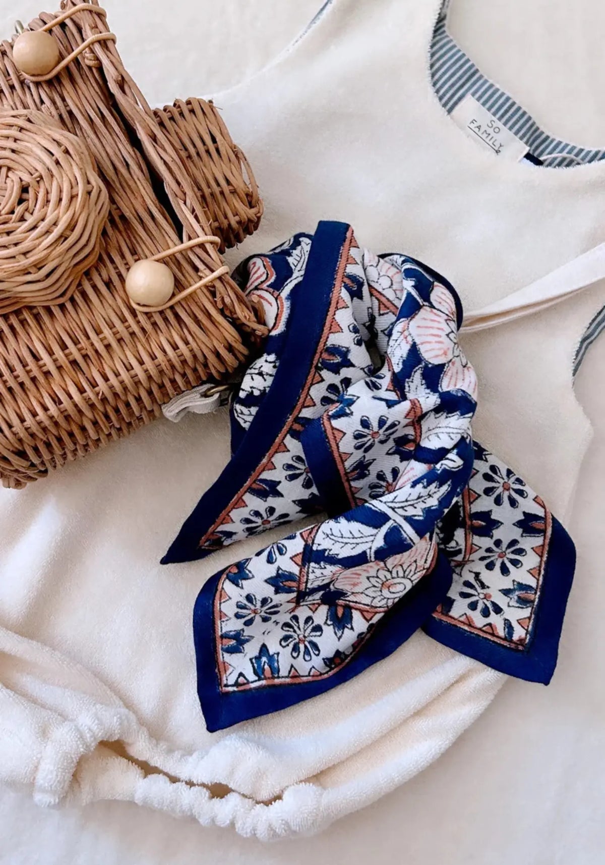 Le foulard delhi mum 100cm cobalt de chez So Family
