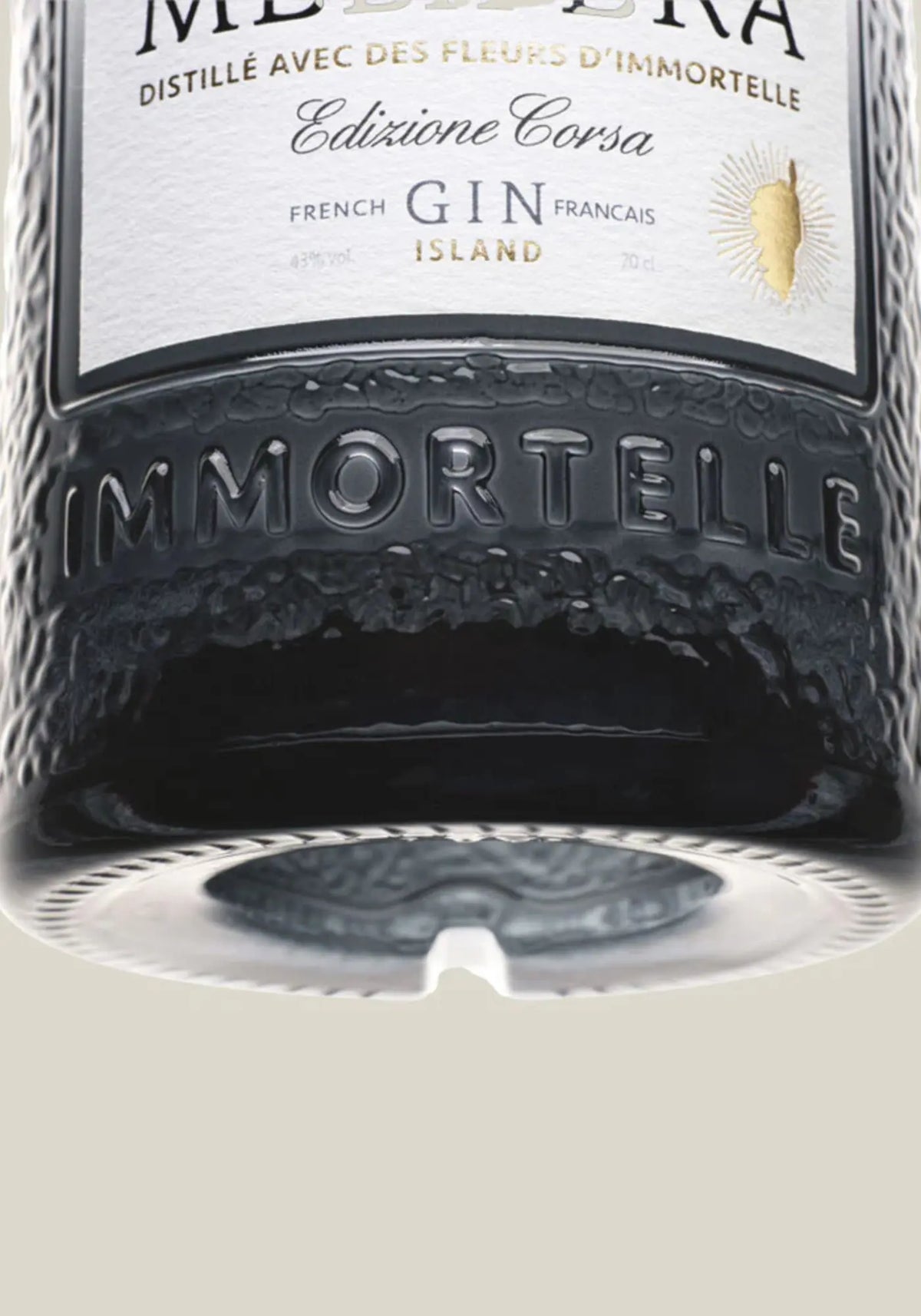 Zoom sur la bouteille de gin Melifera edizione corsa 
