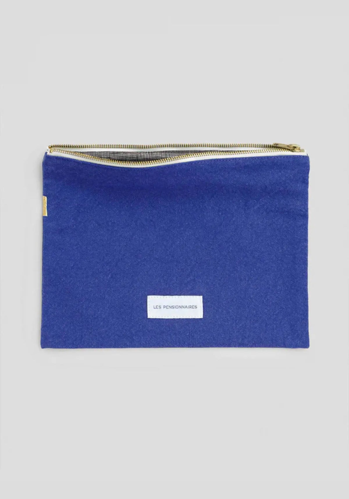 La grande pochette bleu outremer de chez Les Pensionnaires