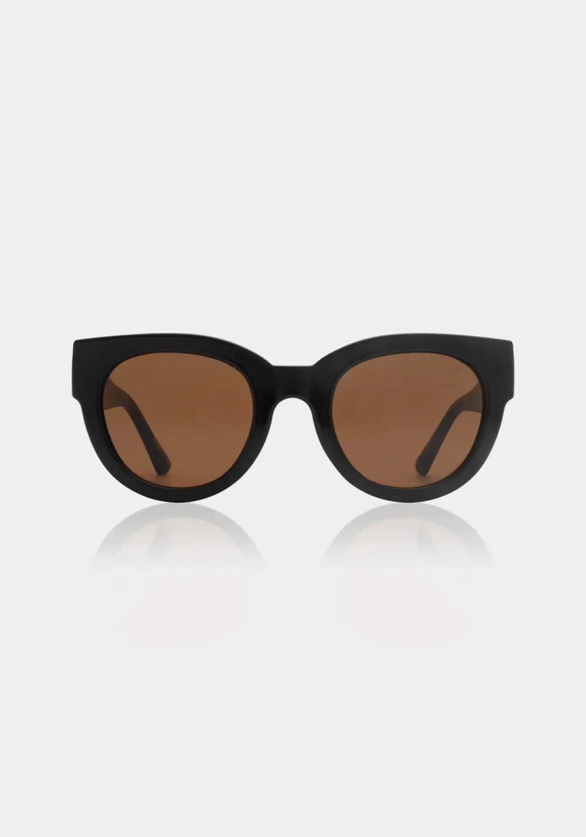 Les lunettes de soleil Lilly black de chez A.kjaerbede