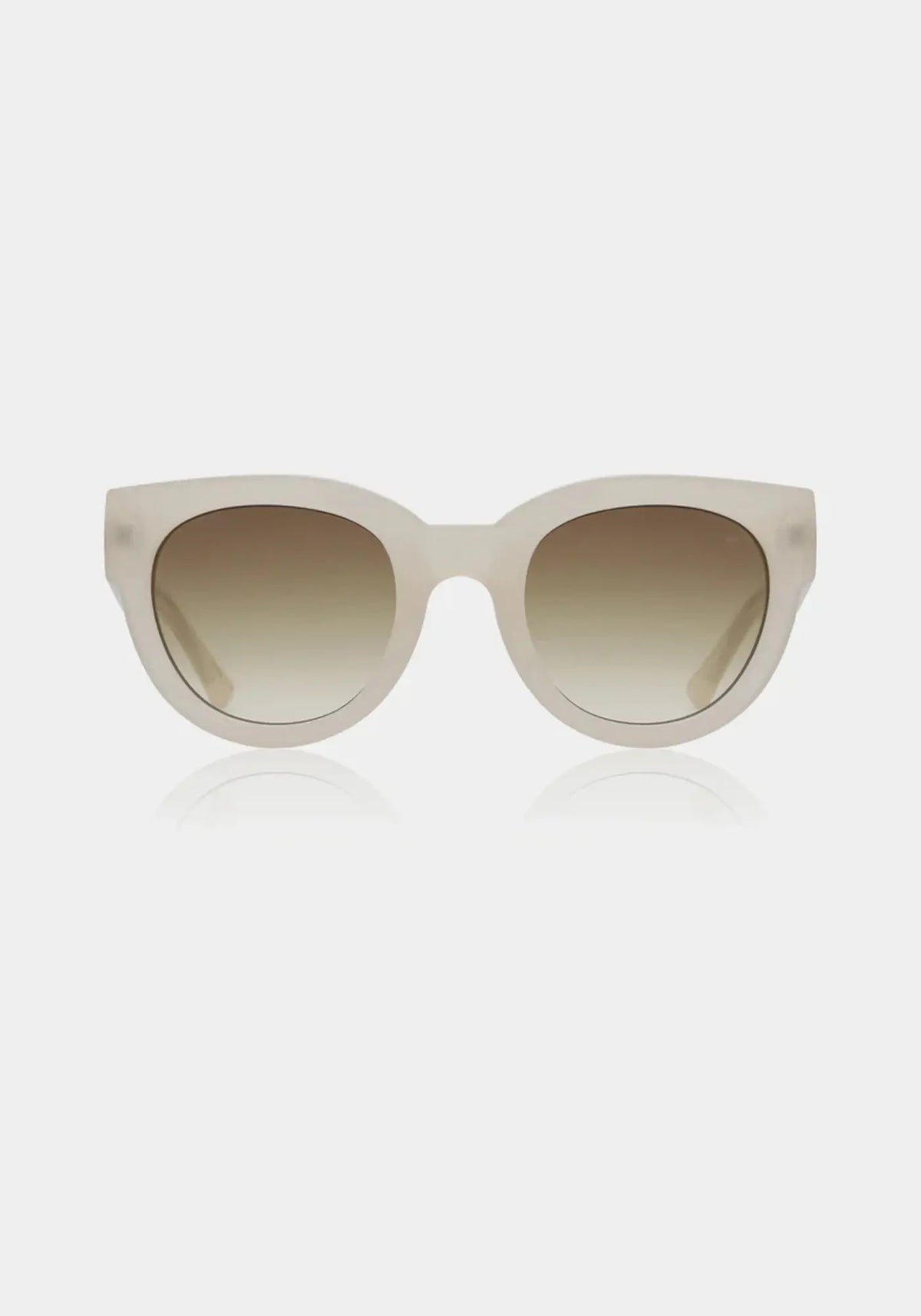 Les lunettes de soleil Lilly cream bone de chez A.kjaerbede