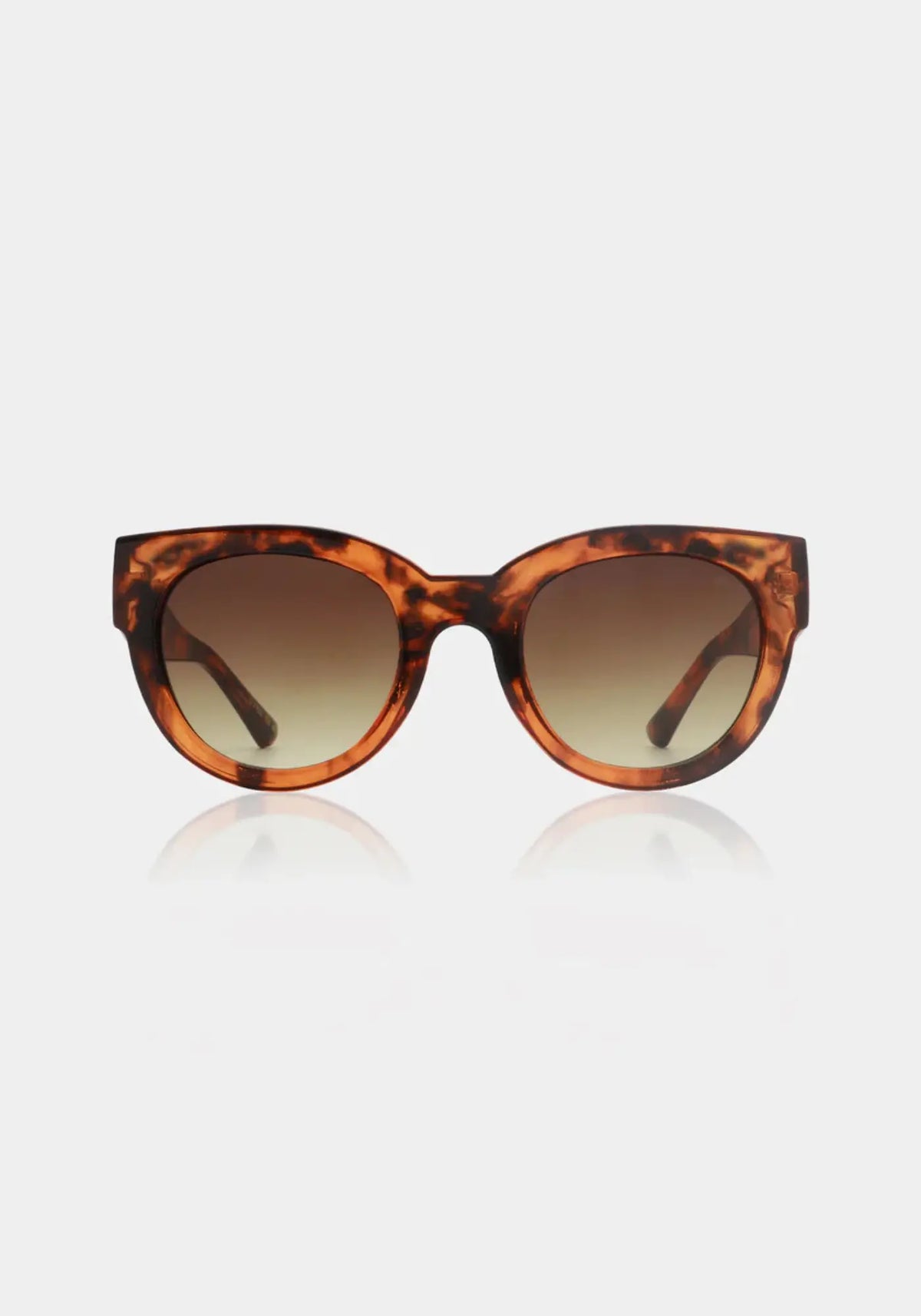 Les lunettes de soleil Lilly Havana  de chez A.kjaerbede
