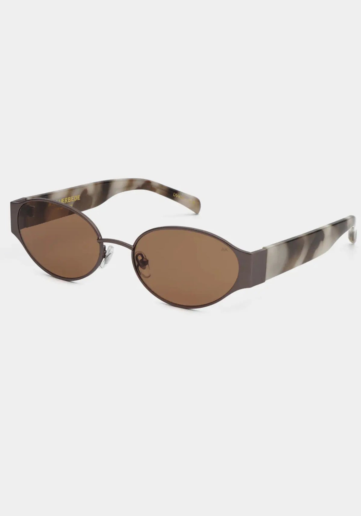 Les lunettes de soleil Bella matte brown cookie dough de chez A.Kjaerbede