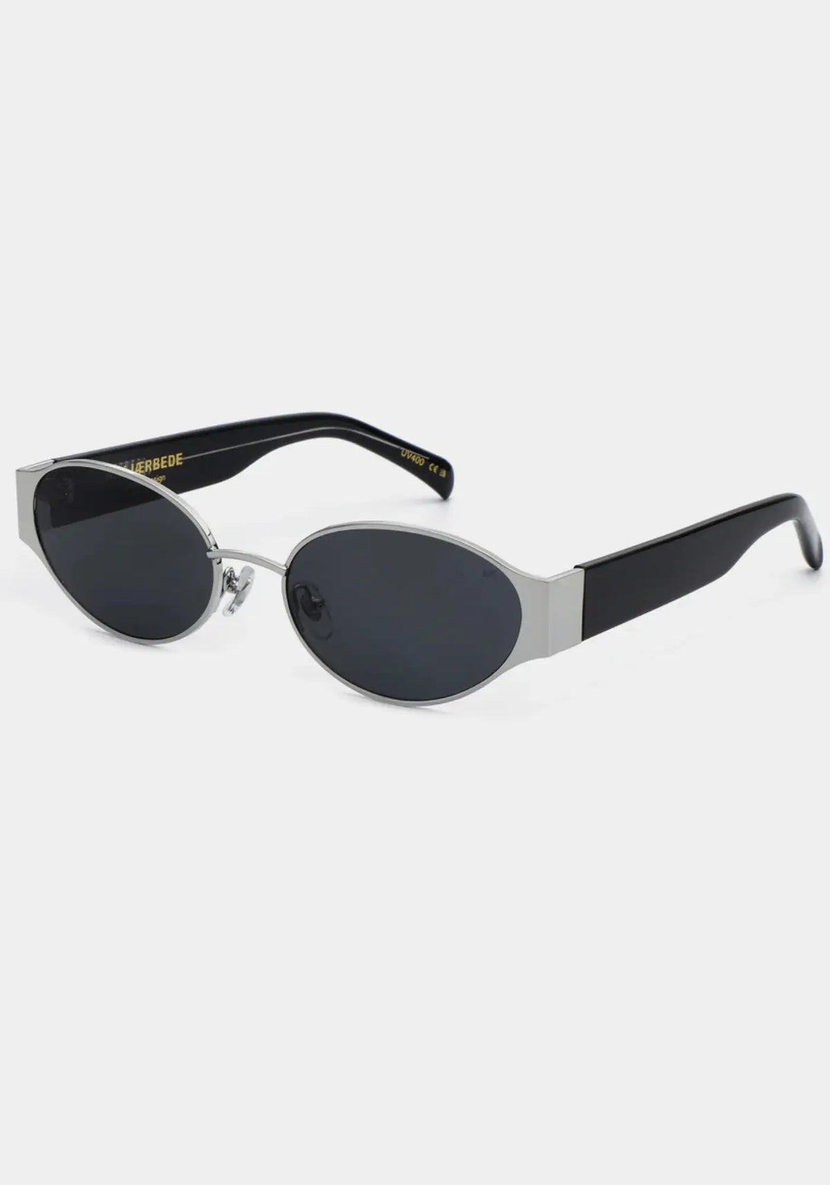 Les lunettes de soleil Bella silver black de chez A.Kjaerbede