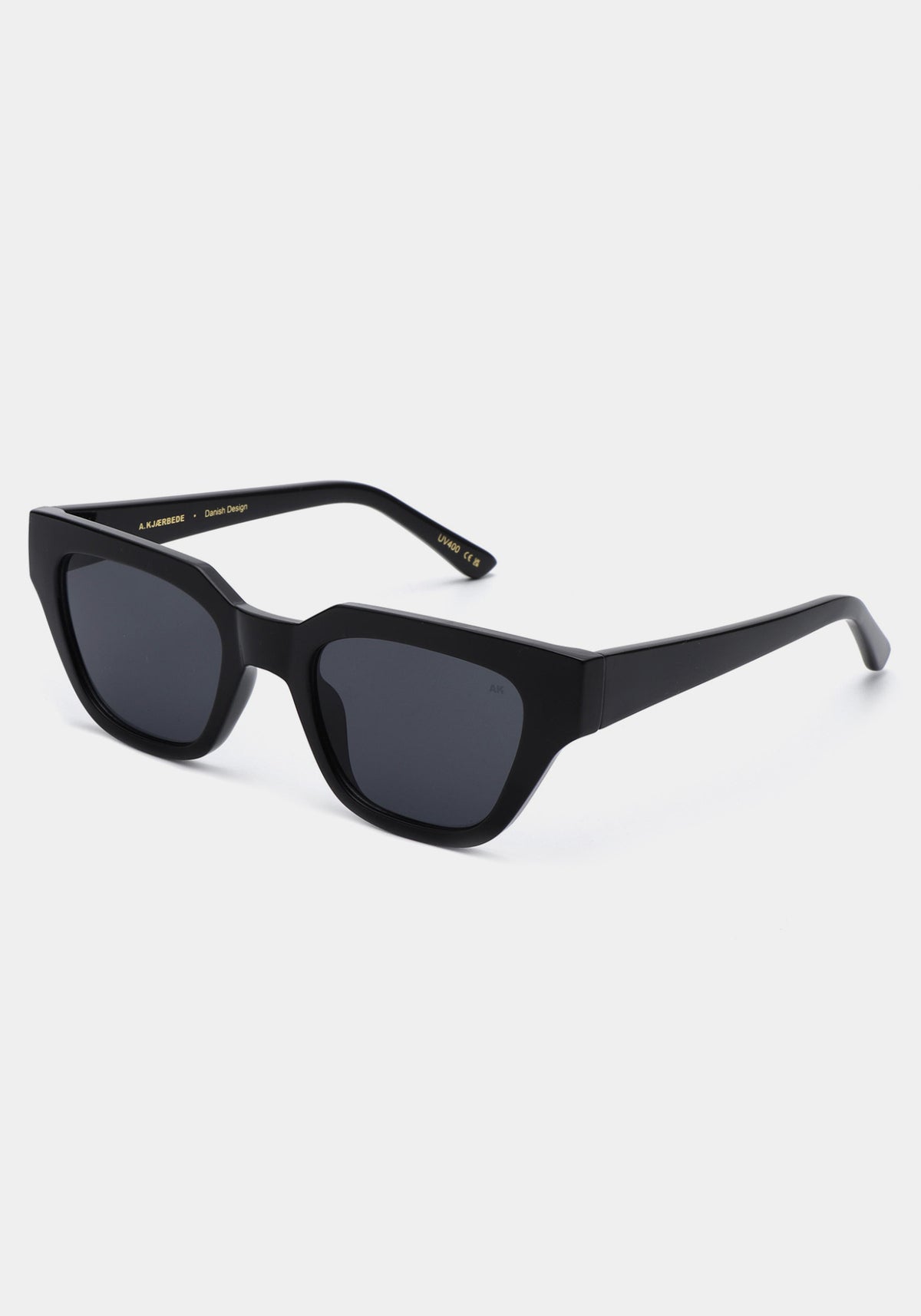 Les lunettes de soleil Kaws black de chez A.Kjaerbede