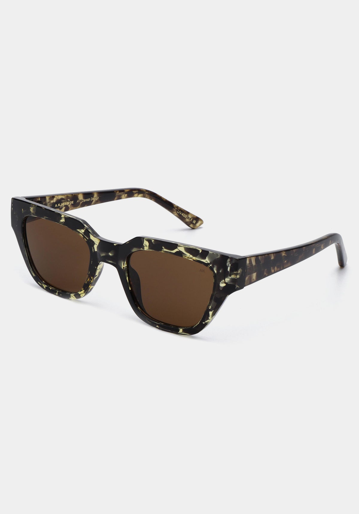 Les lunettes de soleil Kaws black yellow tortoise de chez A.Kjaerbede