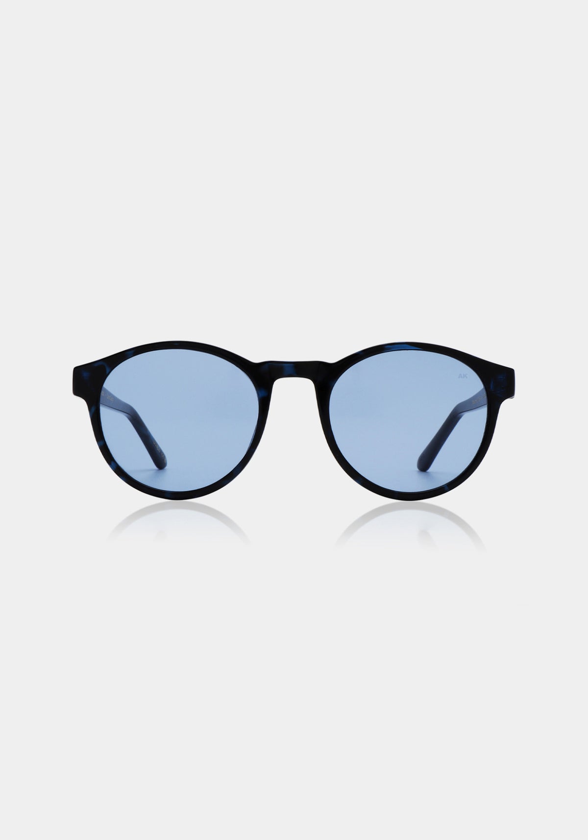 Les lunettes de soleil Marvin demi blue de chez A.Kjaerbede