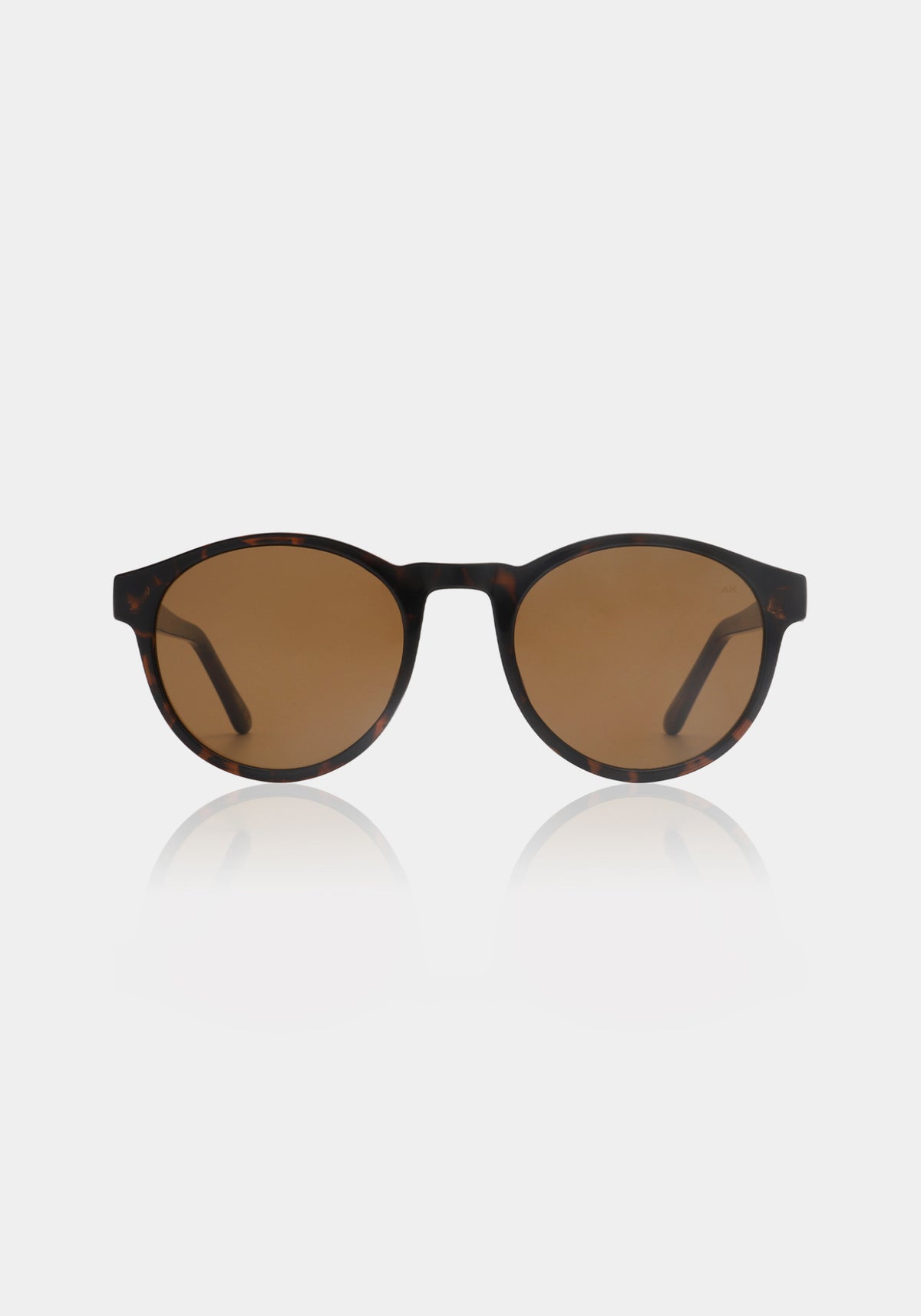 Les lunettes de soleil Marvin demi tortoise de chez A.Kjaerbede