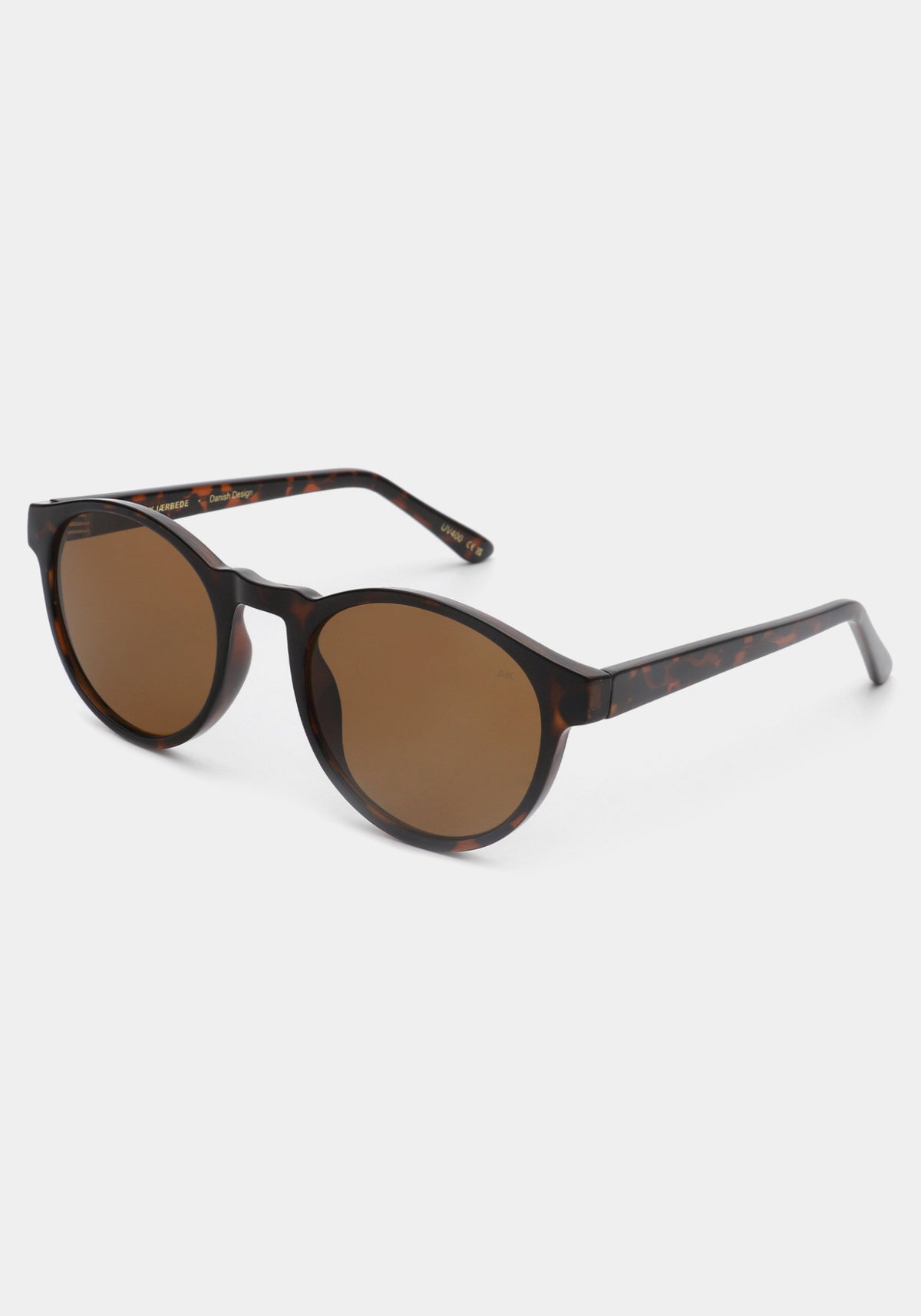 Les lunettes de soleil Marvin demi tortoise de chez A.Kjaerbede