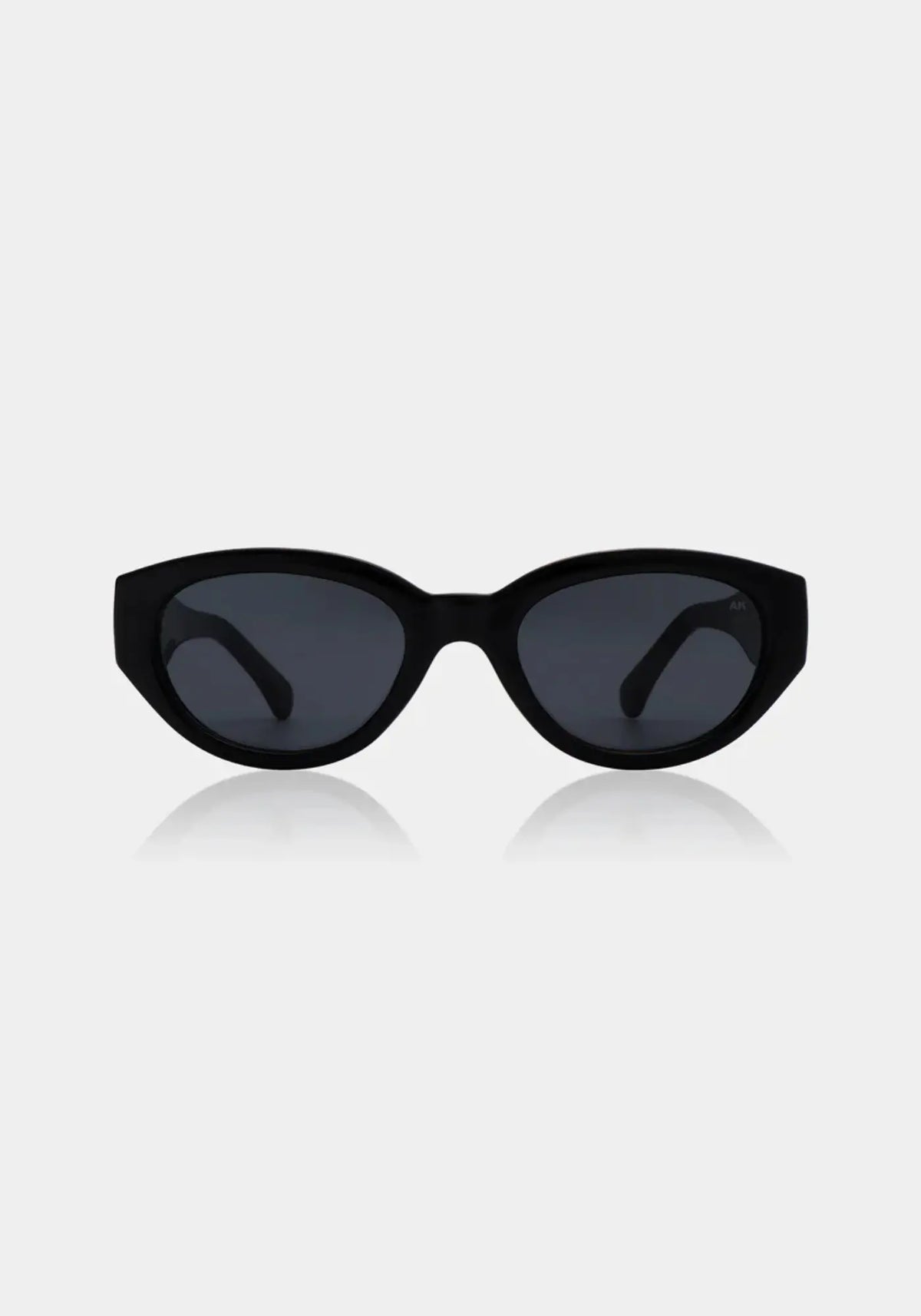 Les lunettes de soleil Winnie black de chez A.Kjaerbede