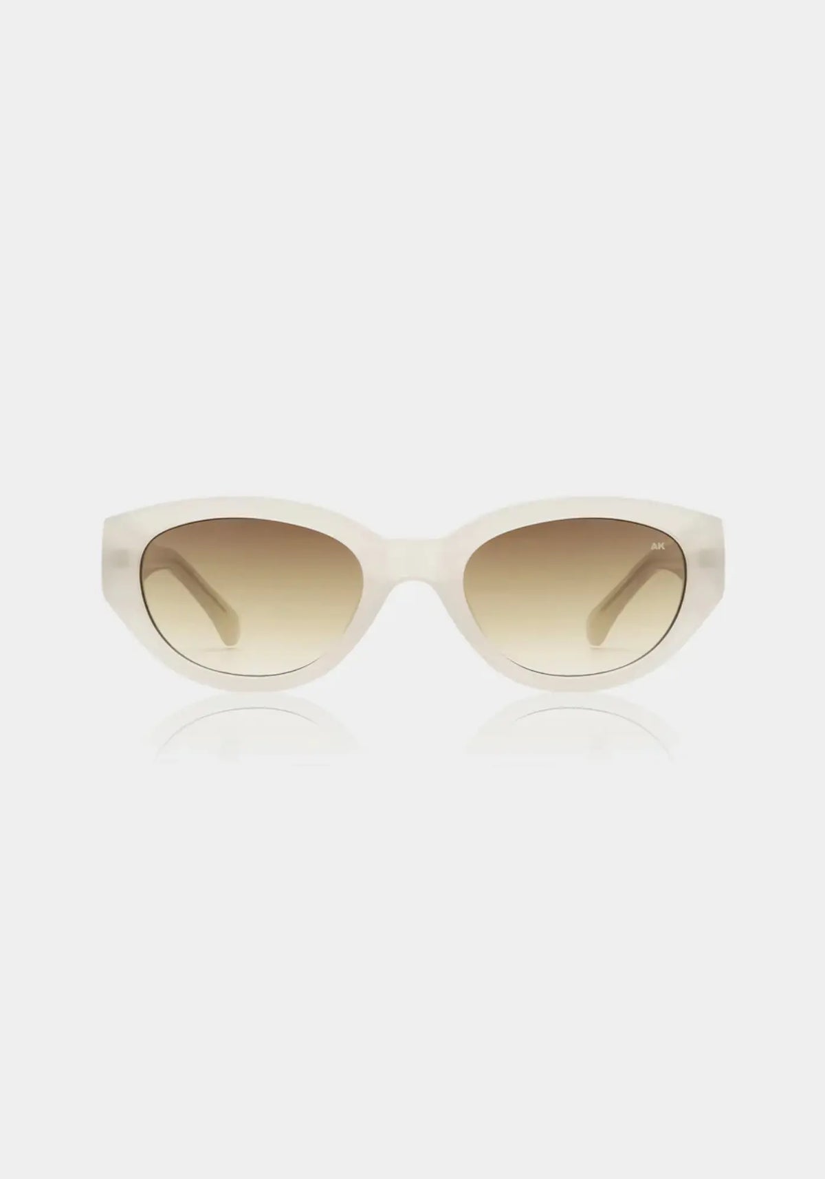 Les lunettes de soleil Winnie cream bone de chez A.Kjaerbede