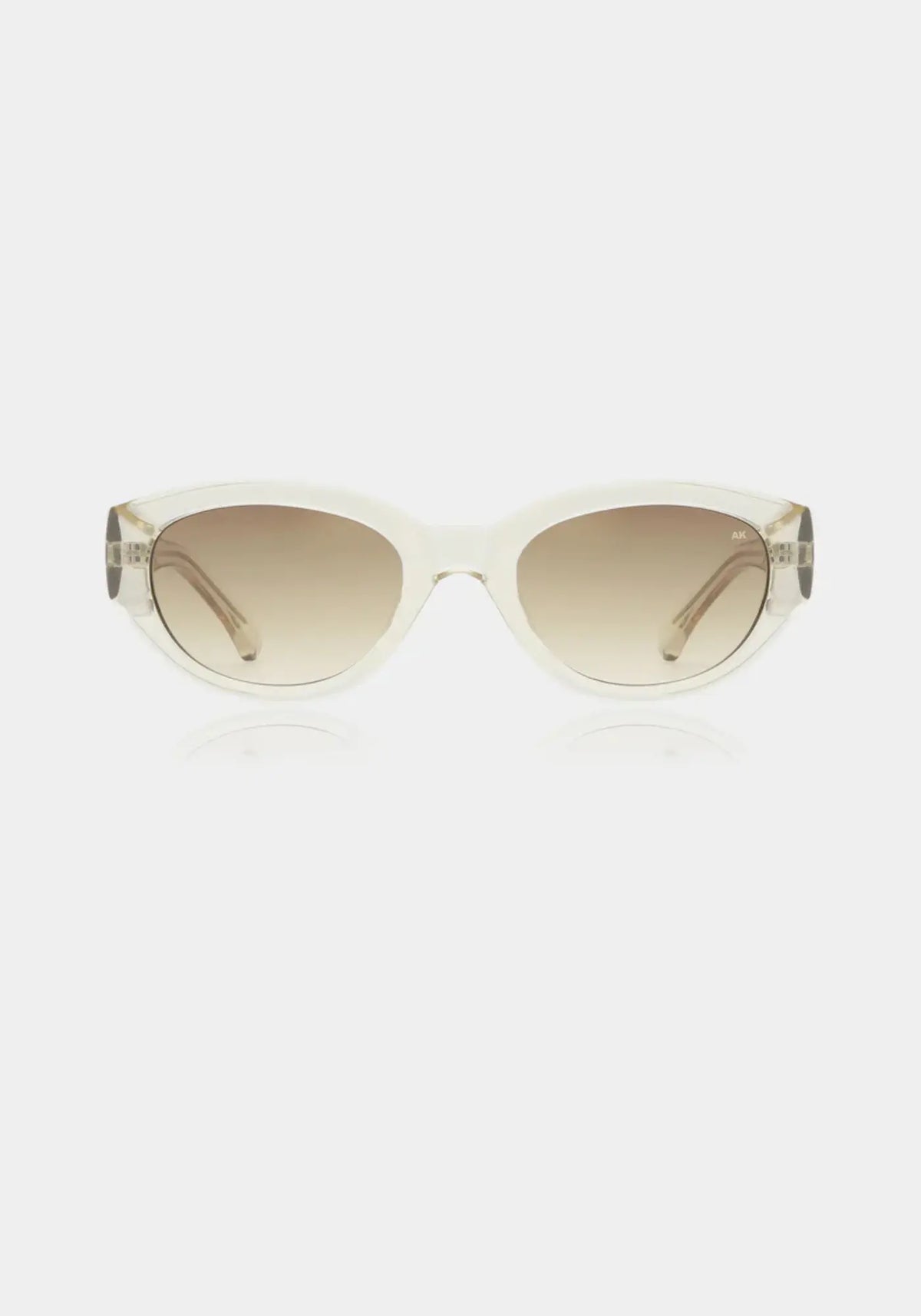 Les lunettes de soleil Winnie écru transparent  de chez A.Kjaerbede