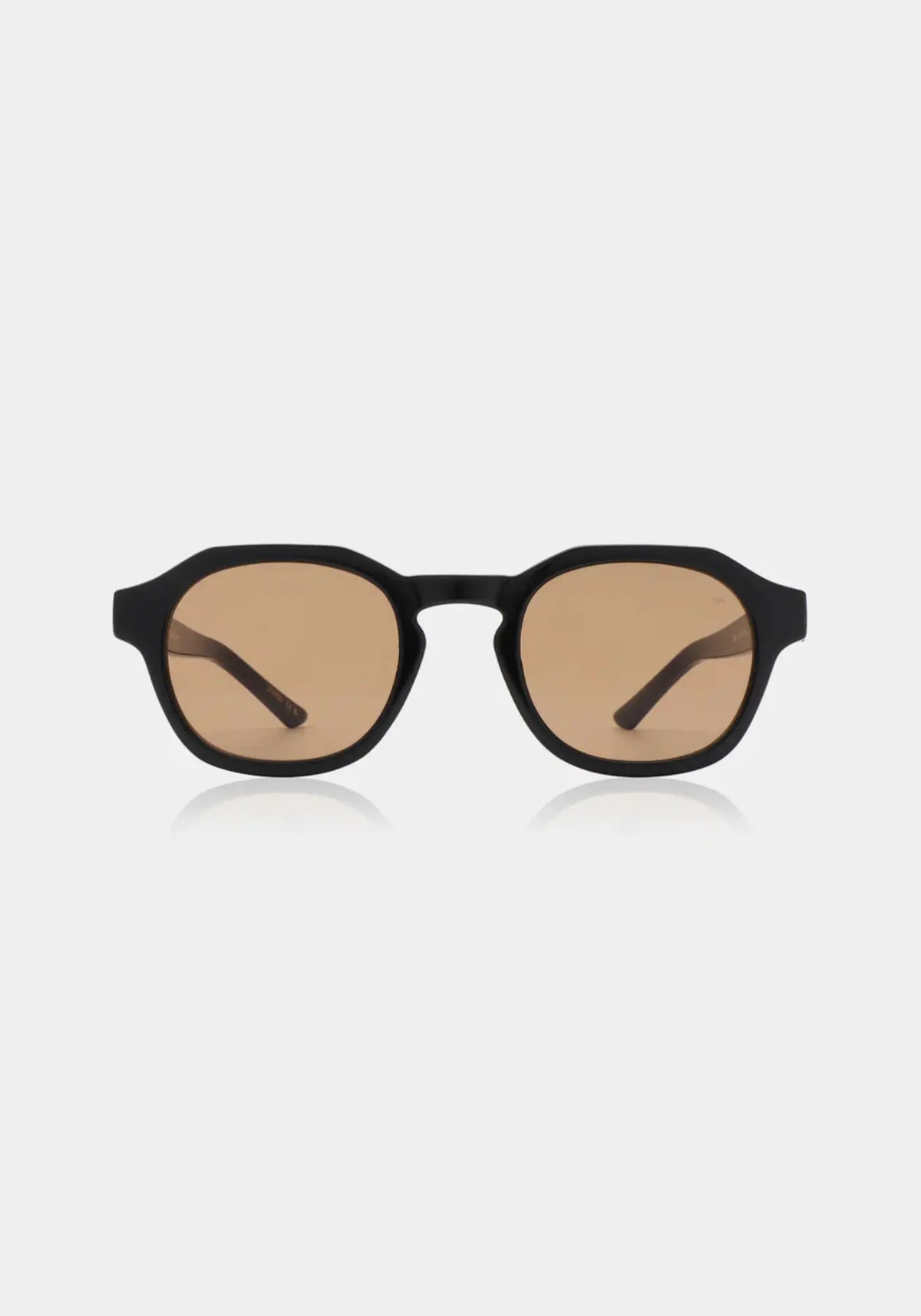 Les lunettes de soleil Zan black de chez A.kjaerbede